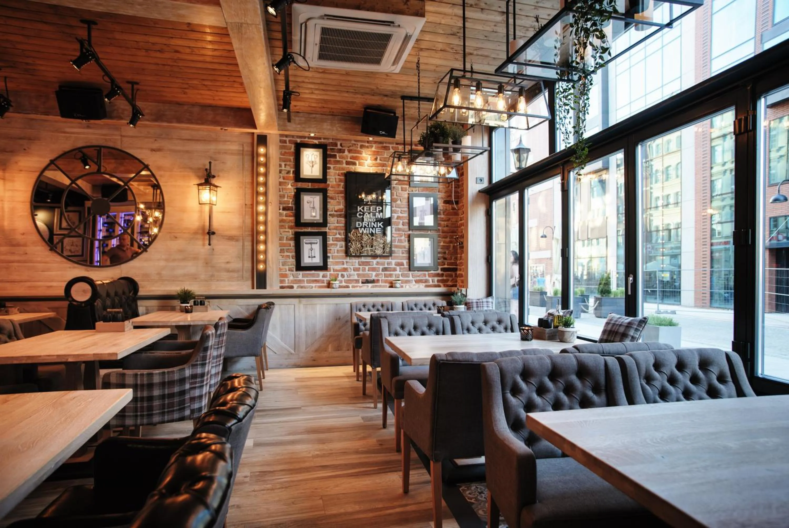 Restaurant/places to eat in Apartamenty Chleb i Wino