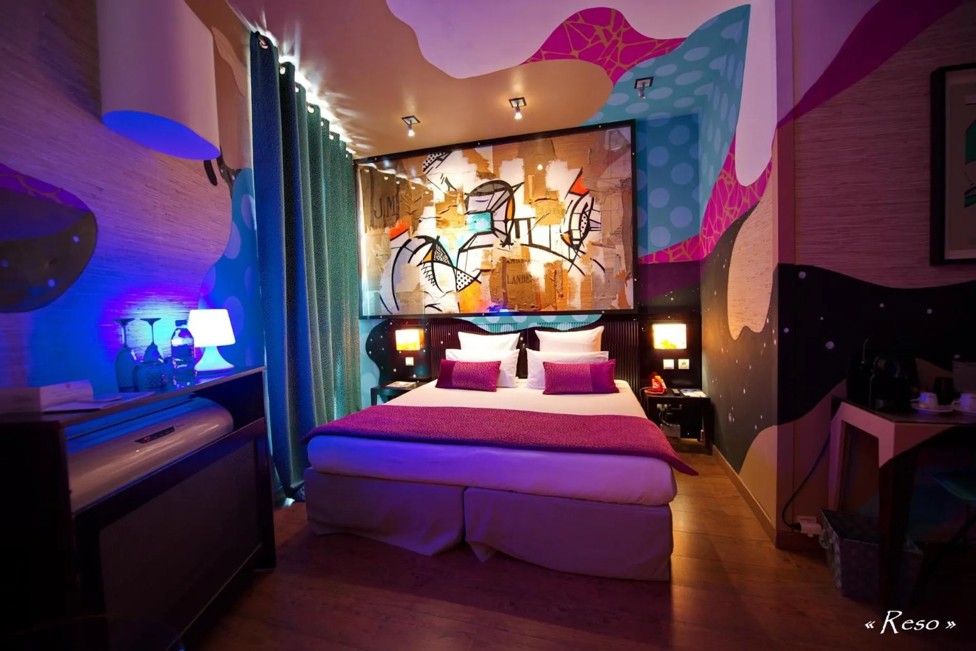 Bed in Hôtel des Beaux-Arts Toulouse