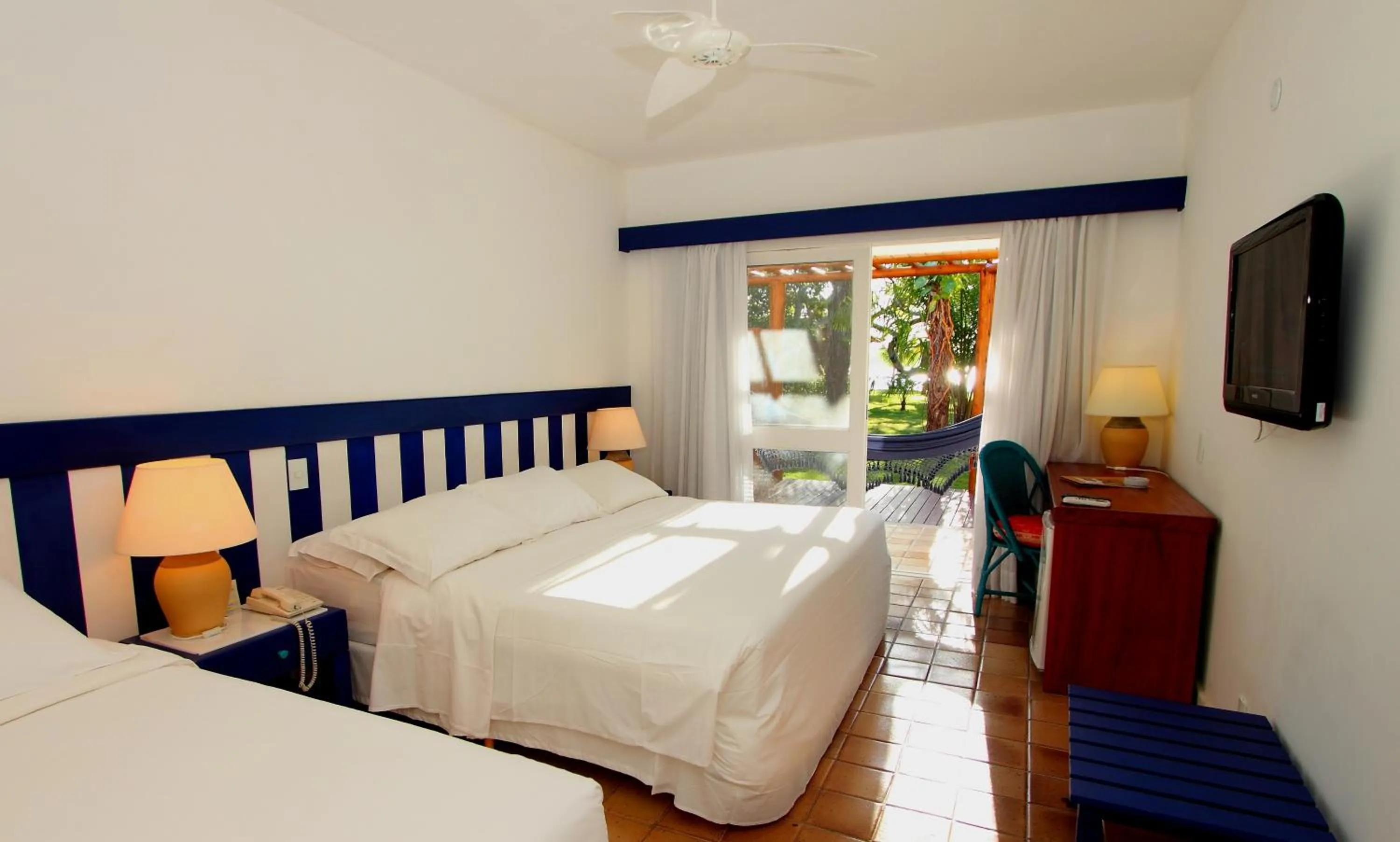 Photo of the whole room, Bed in Arraial D'ajuda Eco Resort