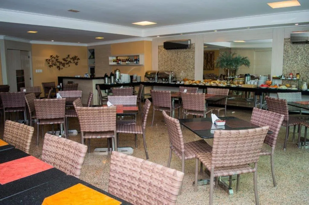 Restaurant/places to eat in Calhau Praia Hotel