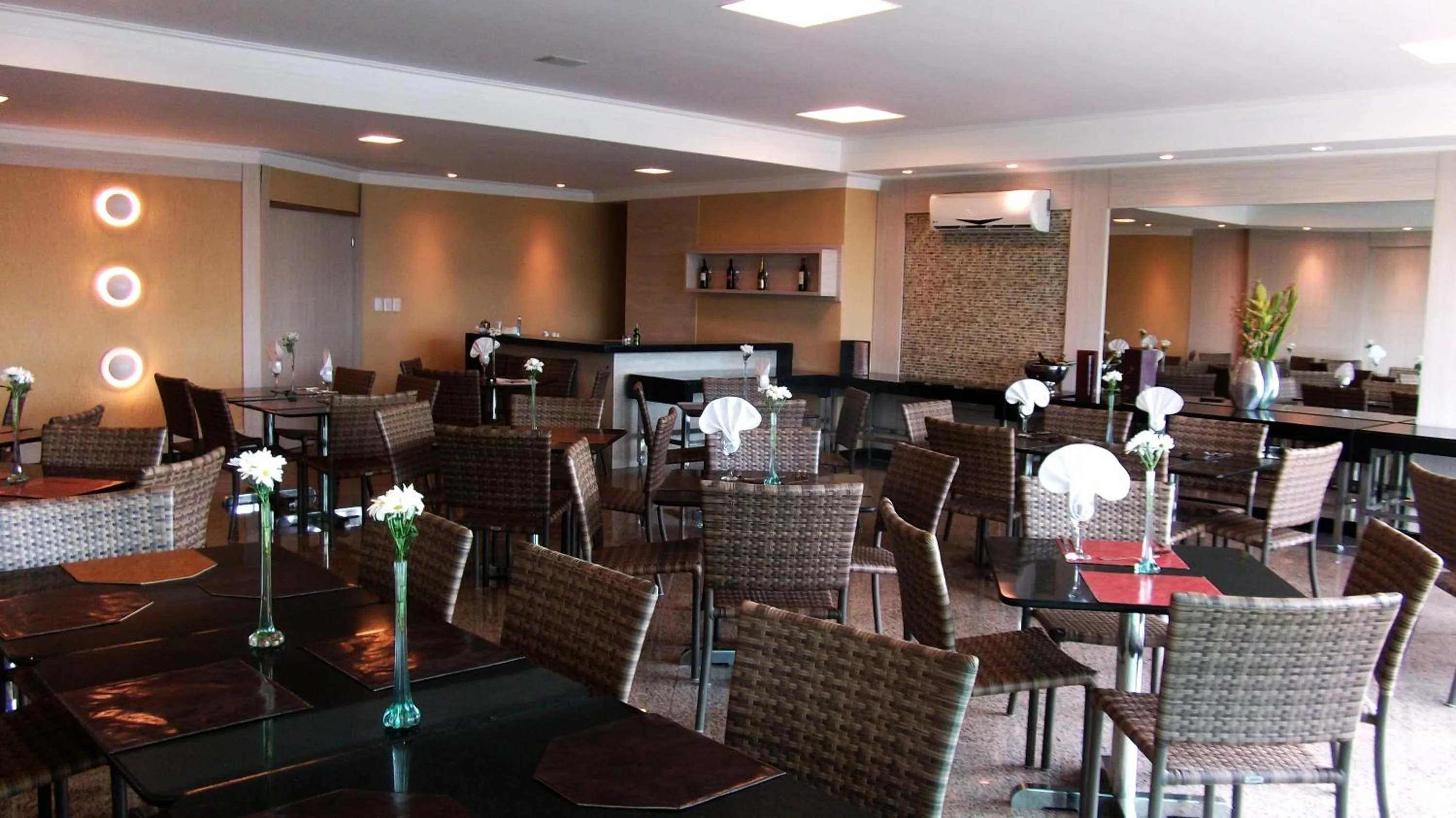 Restaurant/places to eat in Calhau Praia Hotel