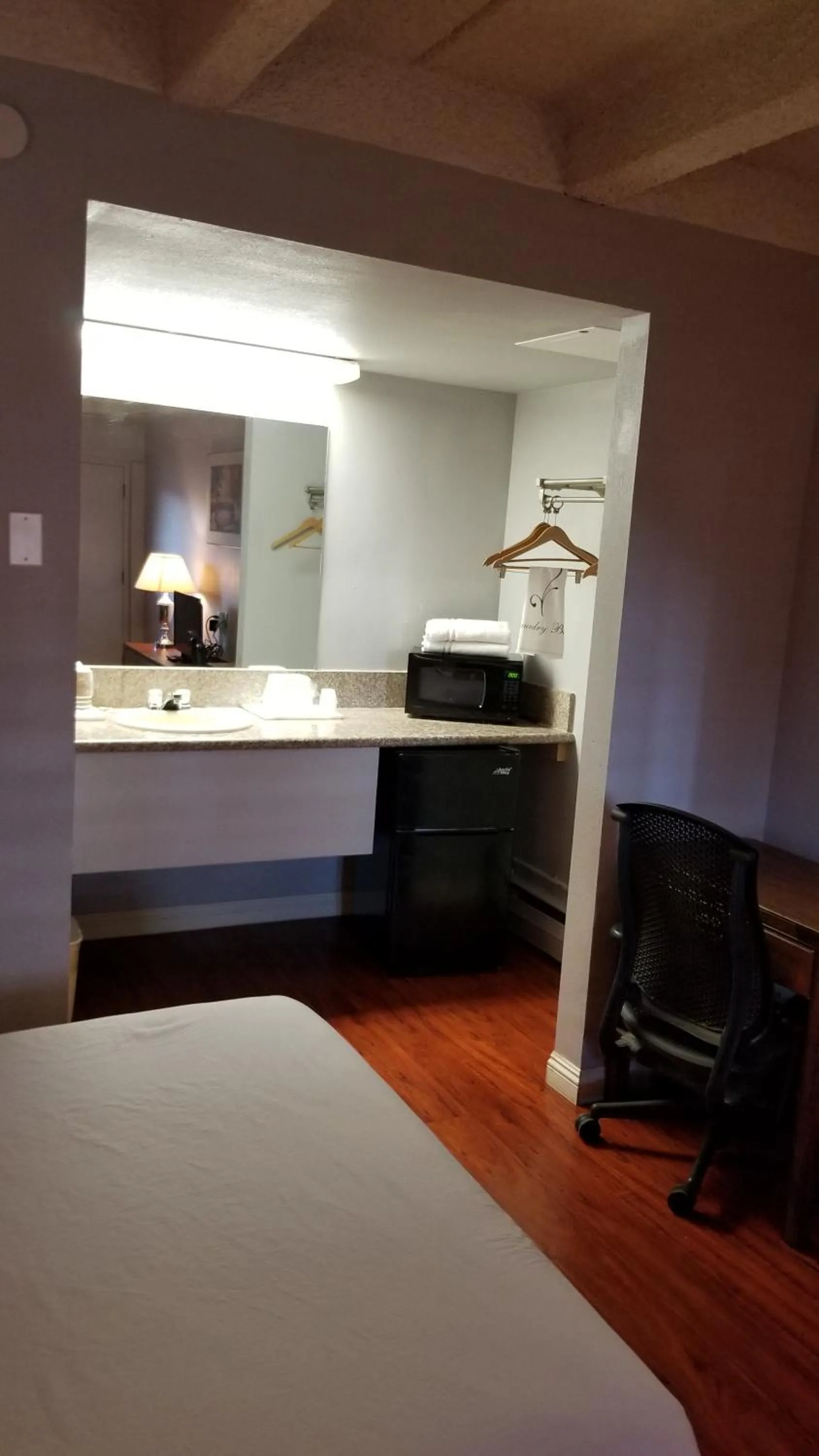 Bed in Santa Fe Inn - Pueblo