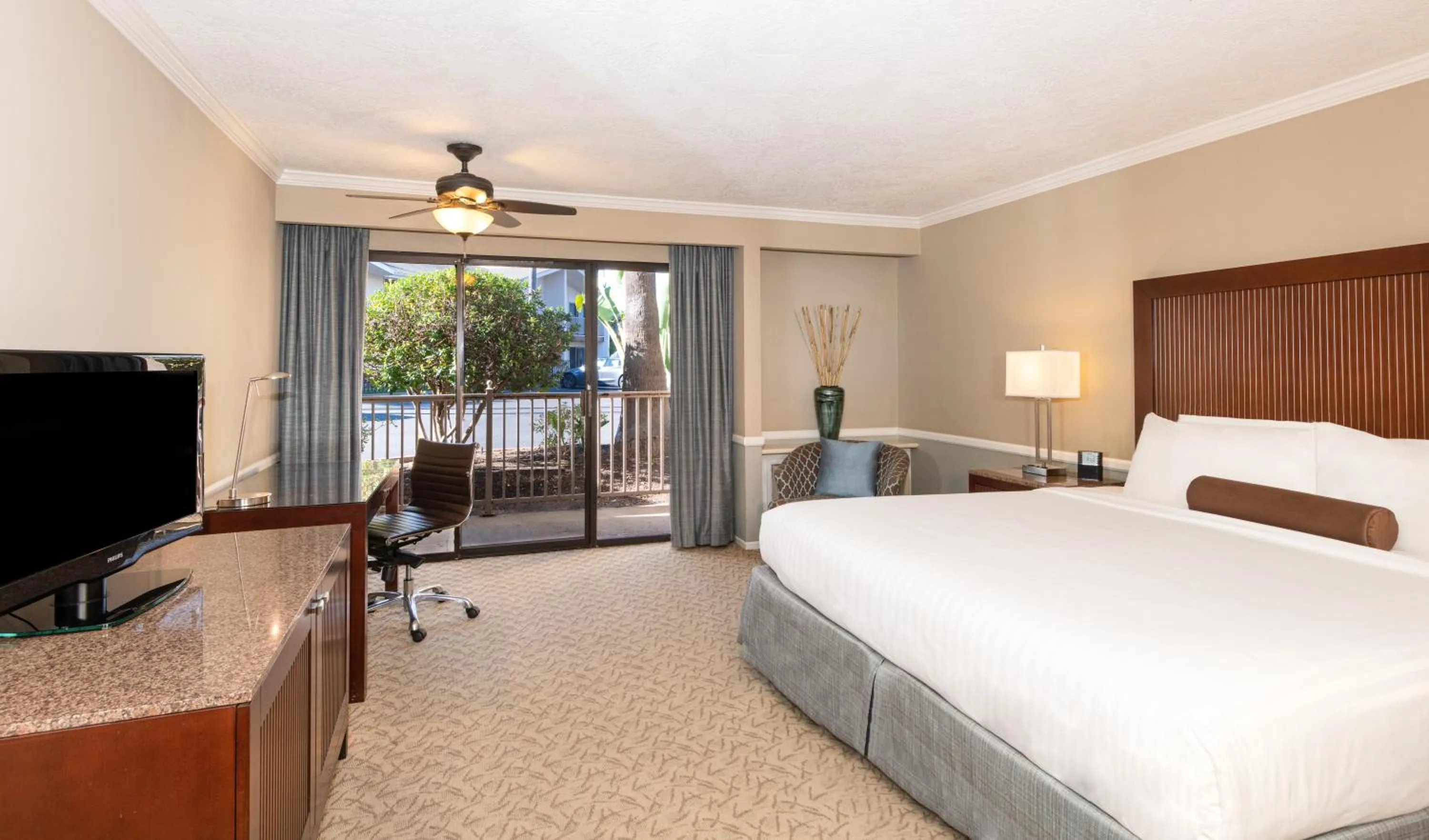 Photo of the whole room, Bed in Morgan Run Resort