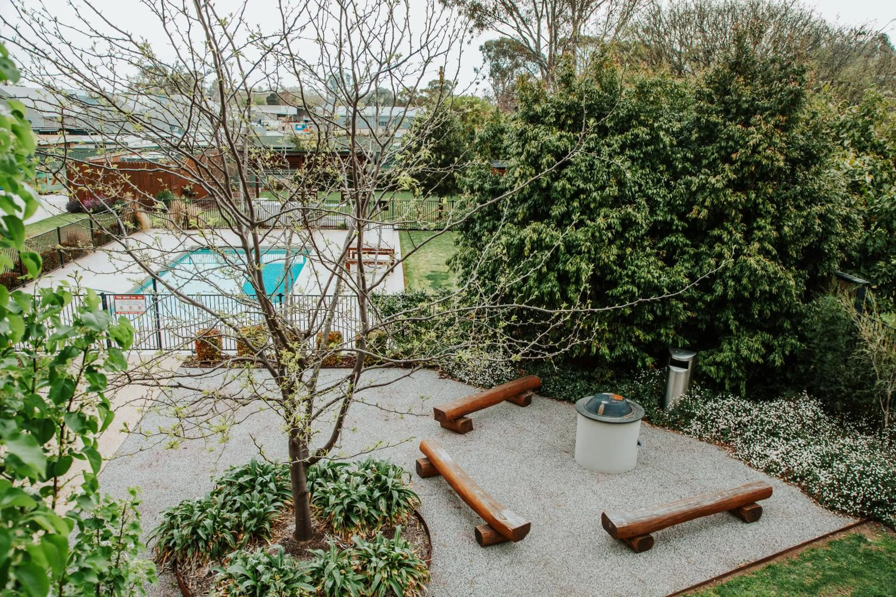 Swimming pool in Nagambie Waterfront Motel