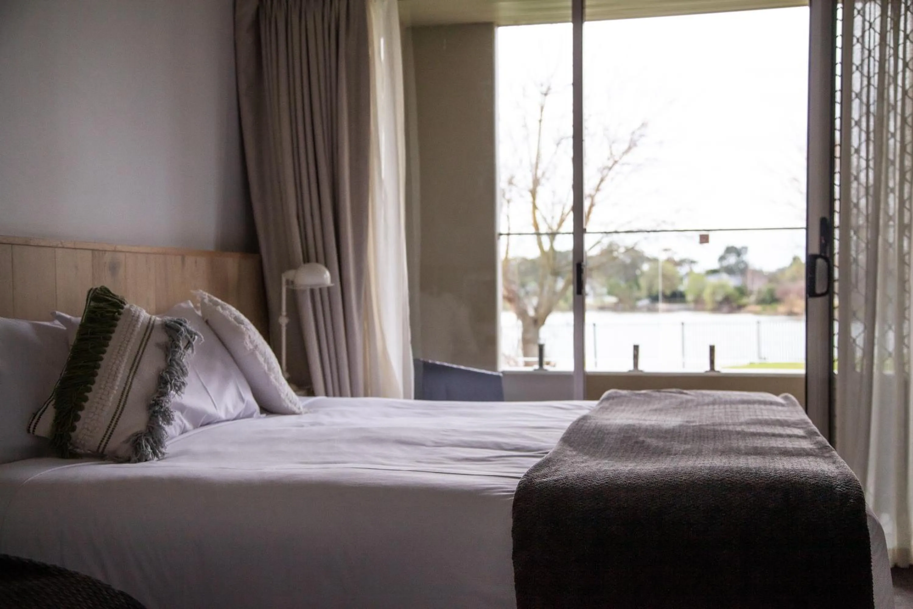 Bed in Nagambie Waterfront Motel