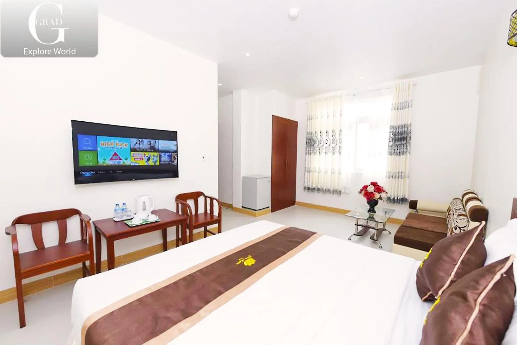 Living room, Bed in Bong Sen Xanh Hotel