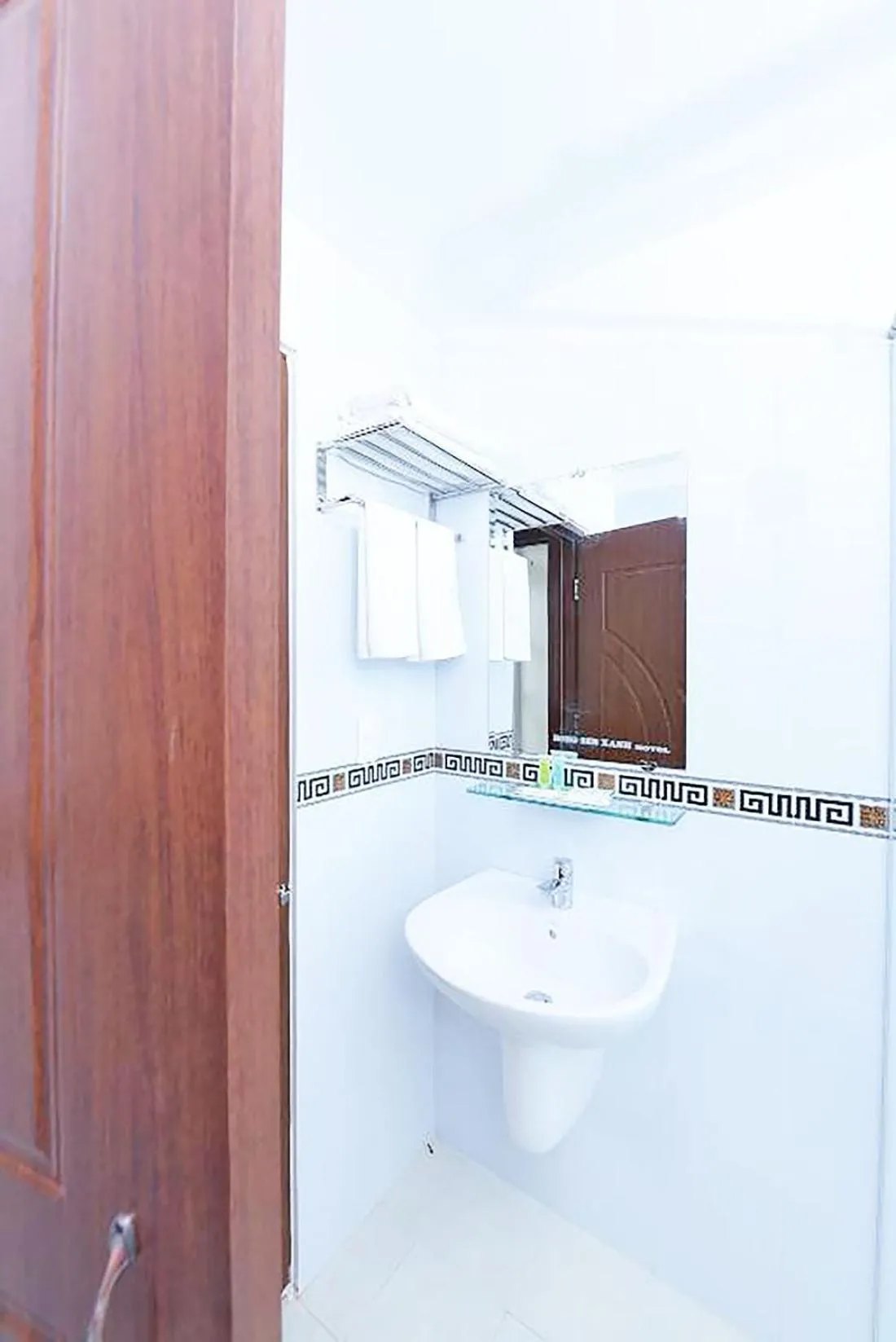 Bathroom in Bong Sen Xanh Hotel