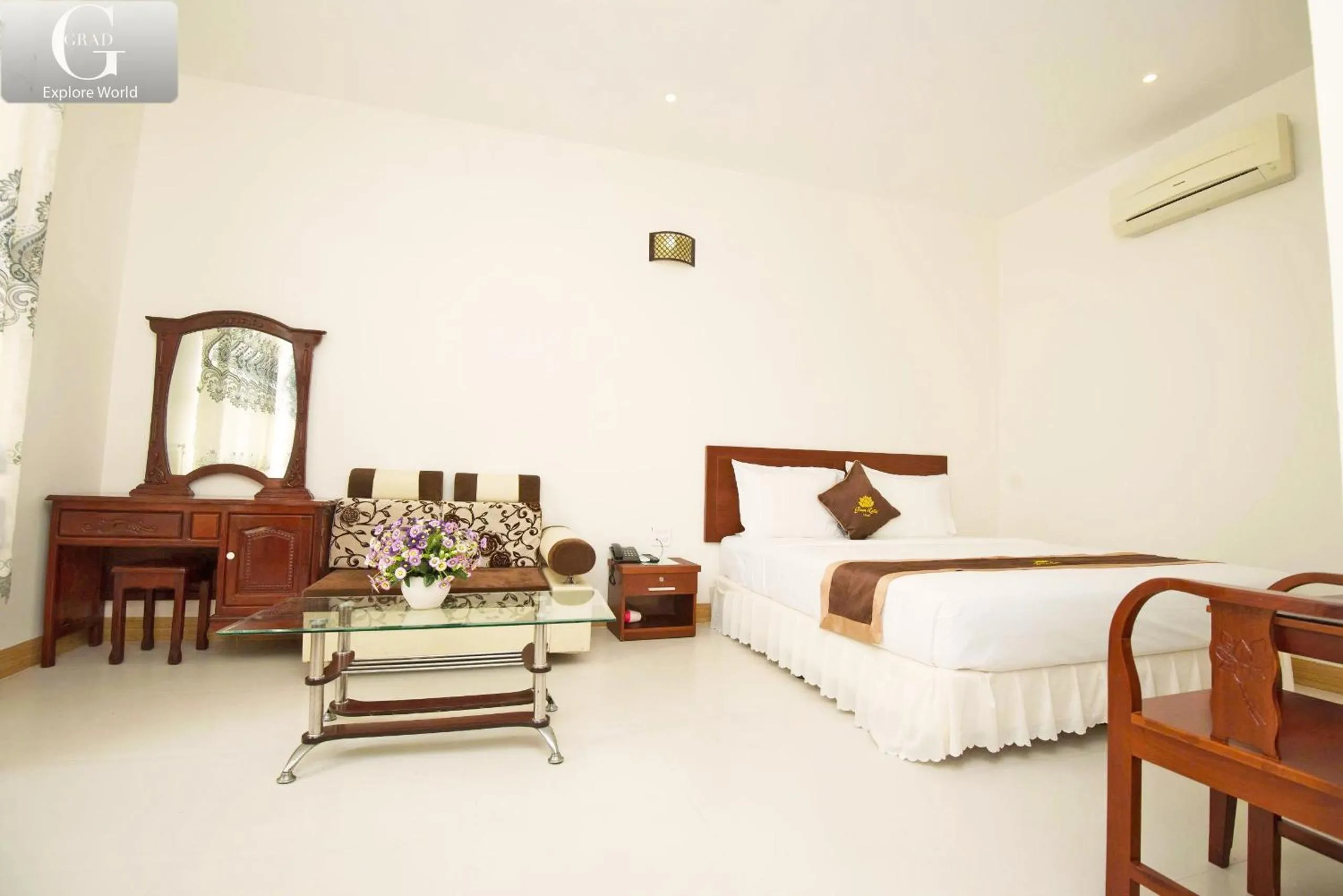 Photo of the whole room, Bed in Bong Sen Xanh Hotel