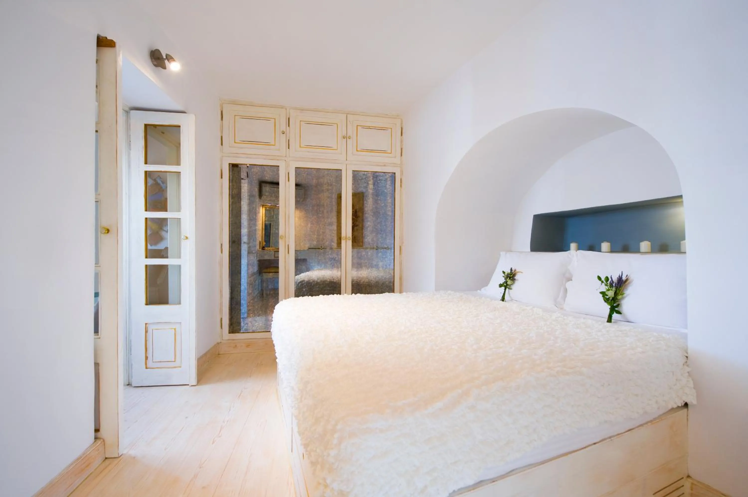 Bedroom, Bed in Hyperion Oia Suites