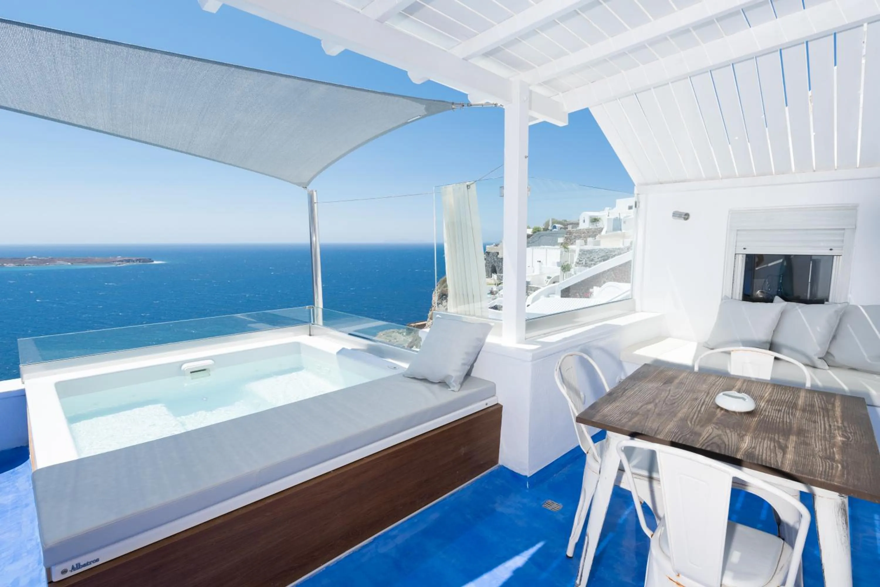 Hot Tub in Hyperion Oia Suites
