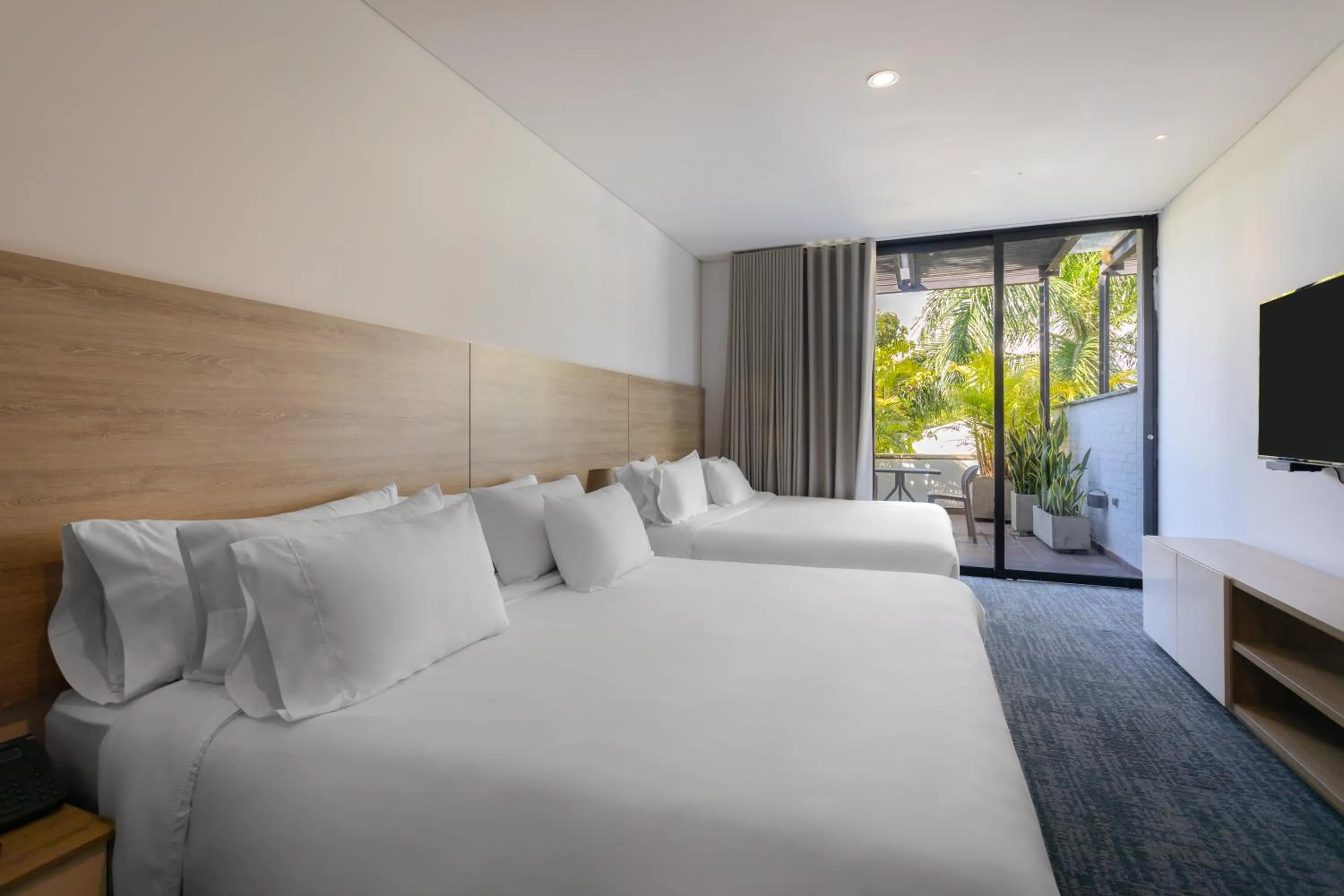 Patio, Bed in Alko Hotel Integrado