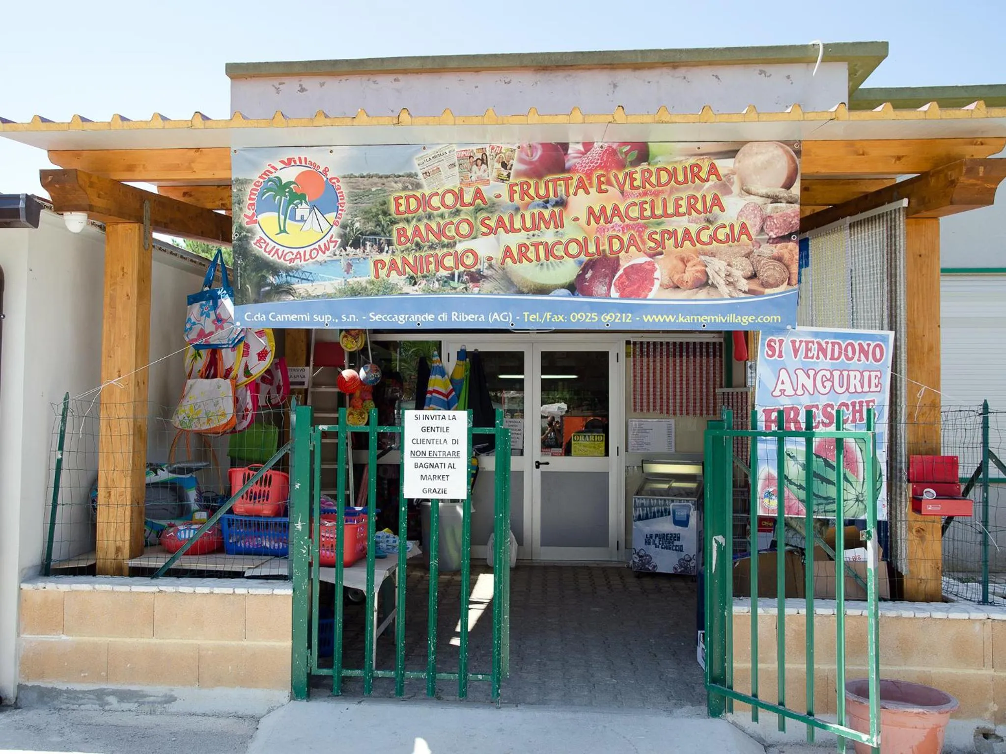 Restaurant/places to eat in Kamemi Village & Camping