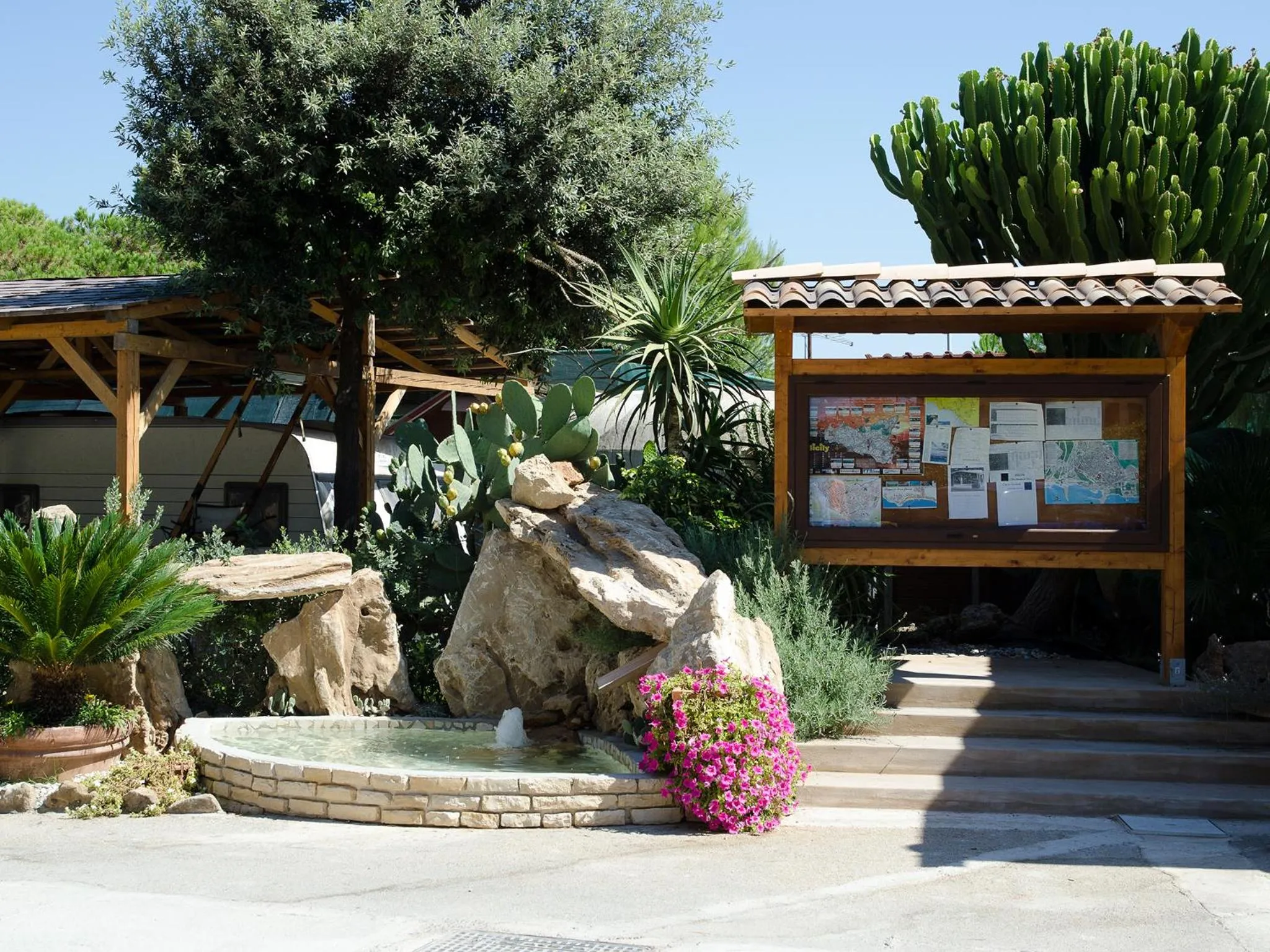 Facade/entrance in Kamemi Village & Camping