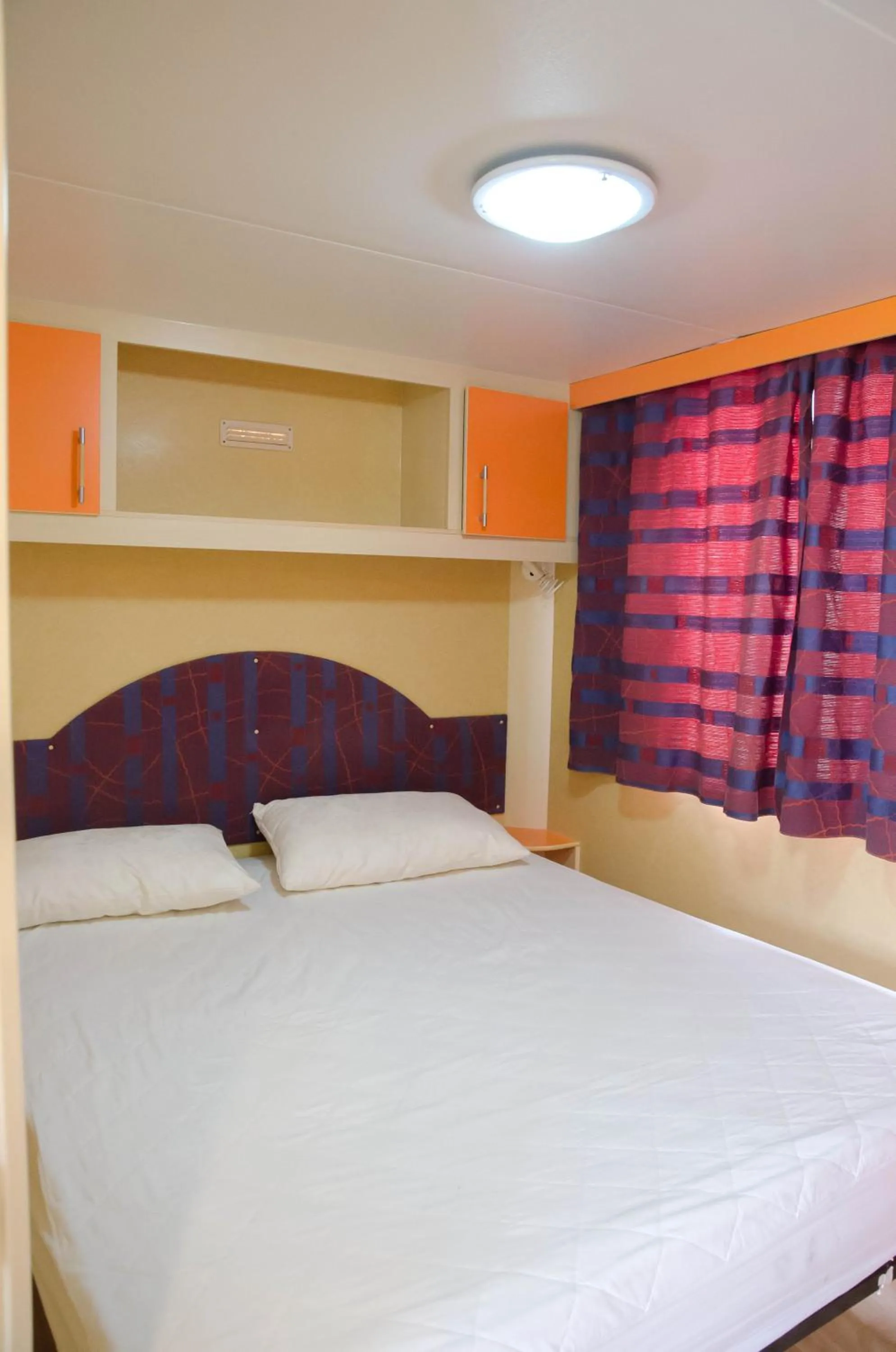 Bed in Kamemi Village & Camping