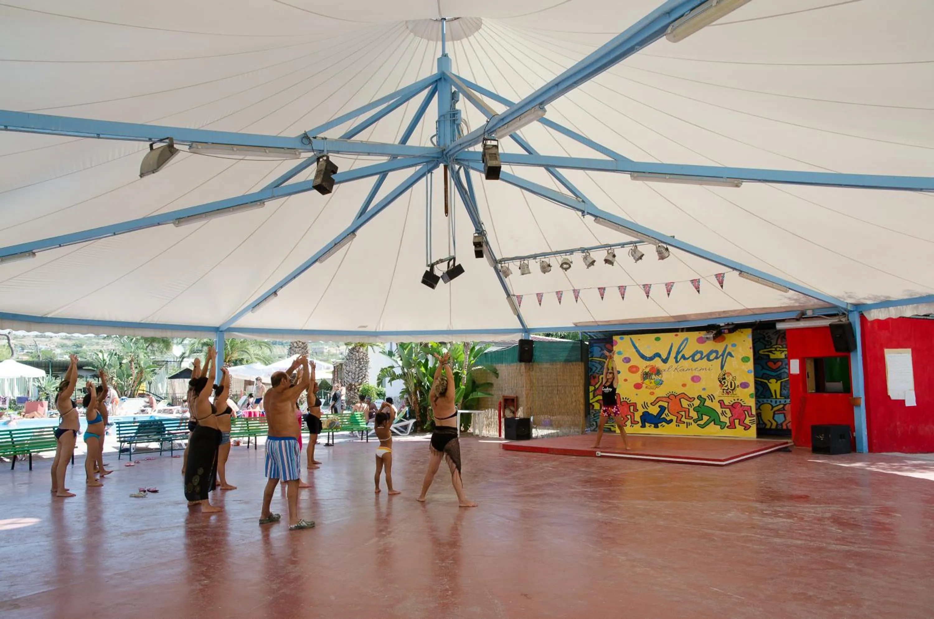 Nightclub / DJ in Kamemi Village & Camping