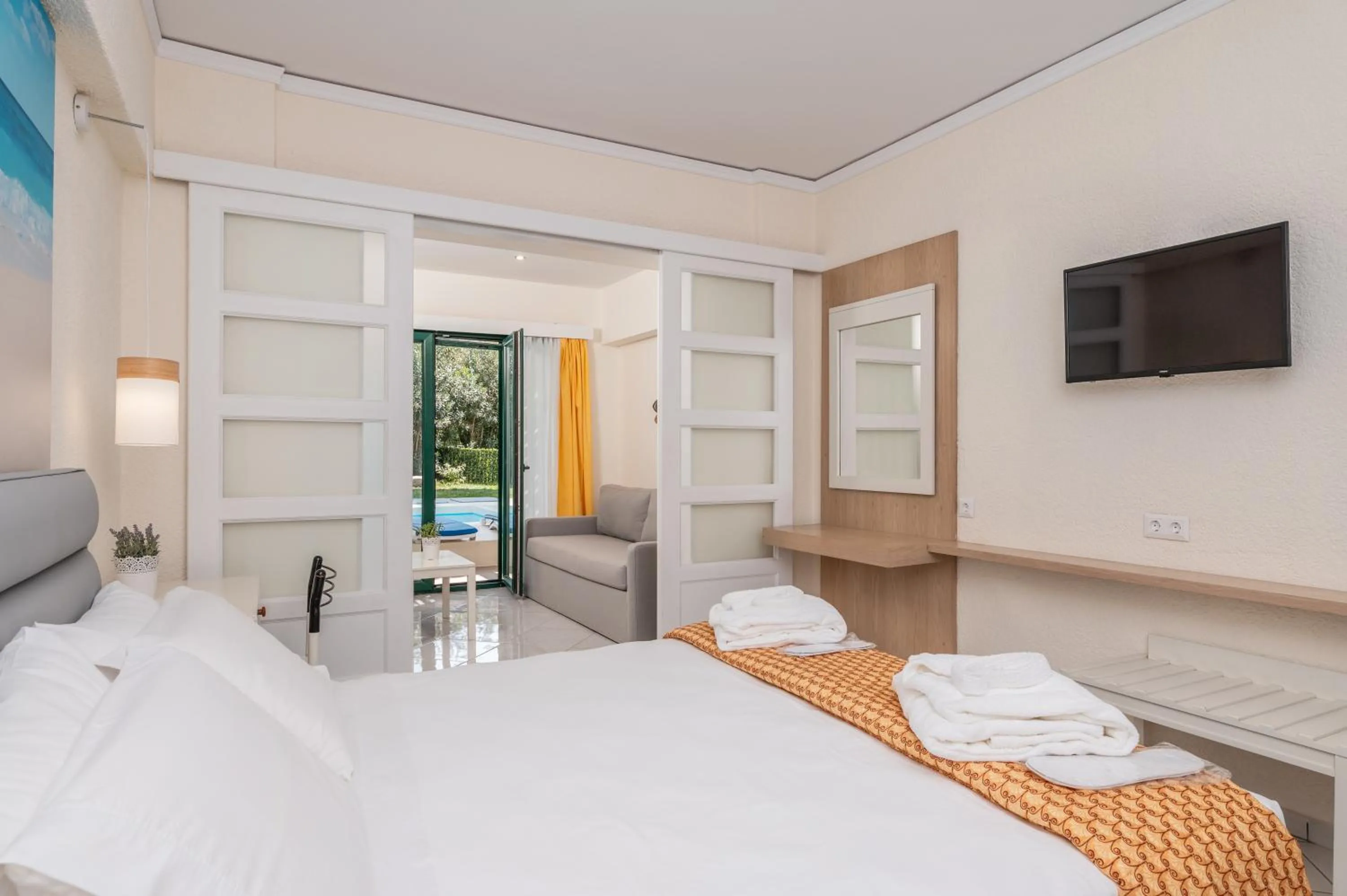 Living room, Bed in Hydrele Beach Hotel & Village