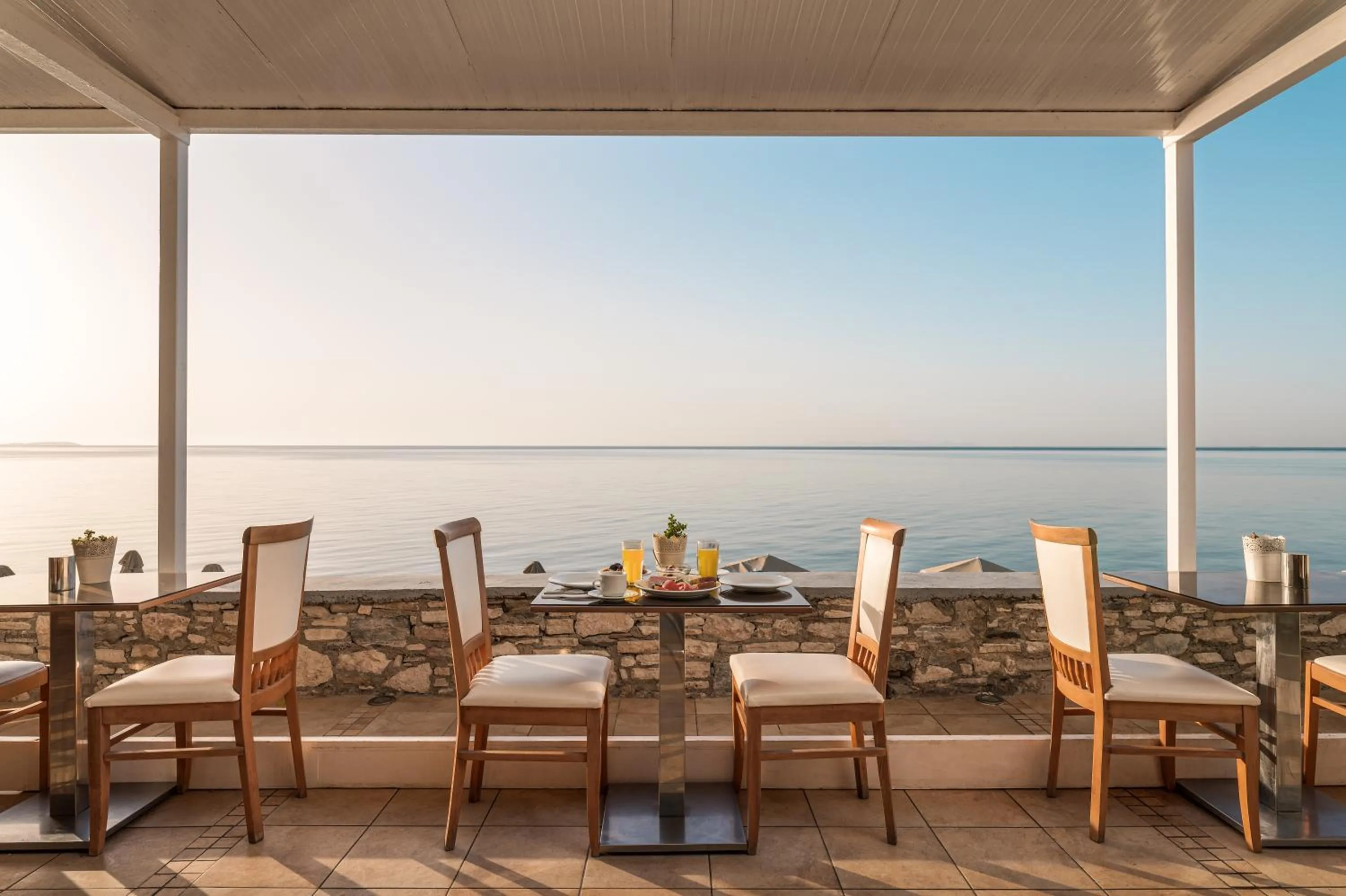 Restaurant/places to eat in Hydrele Beach Hotel & Village