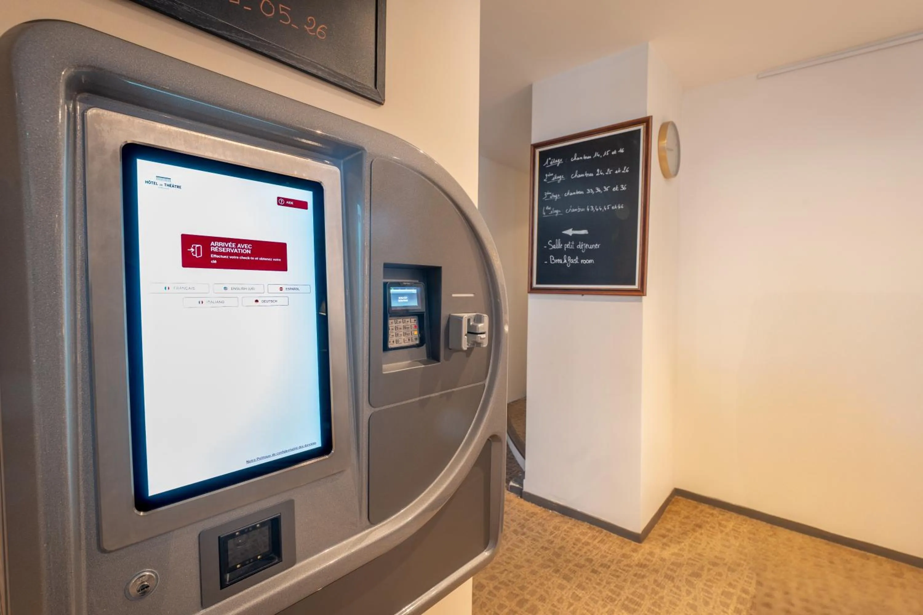 Facade/entrance in Résidence du Théâtre