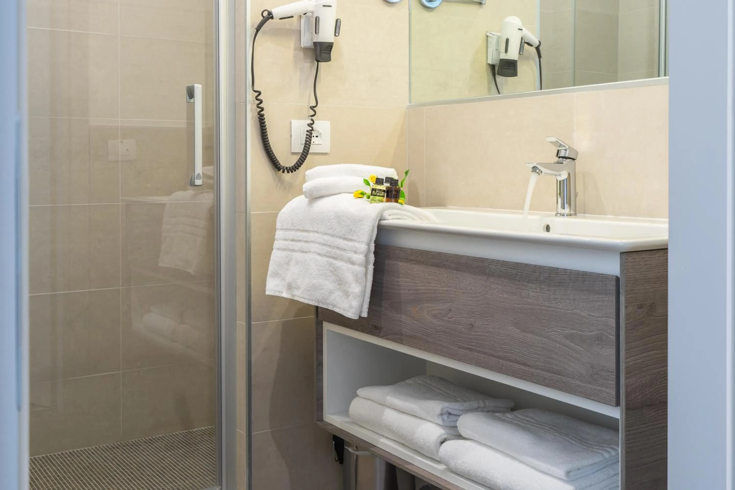 Bathroom in Hotel Elite