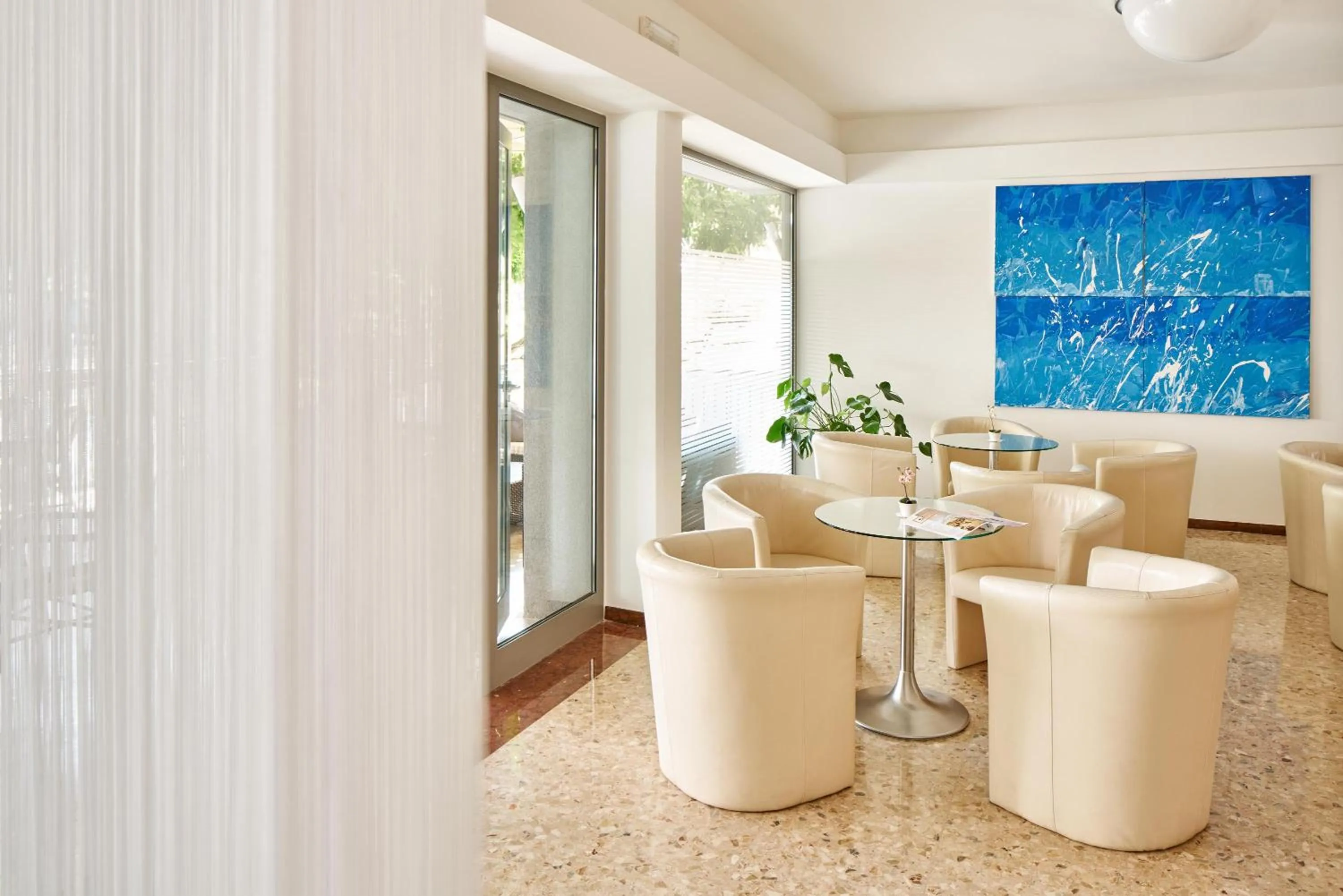 Communal lounge/ TV room in Hotel Europa