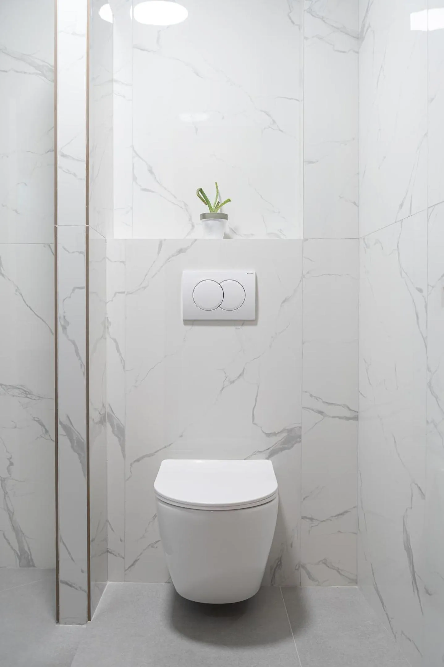 Toilet in Hotel Akropol