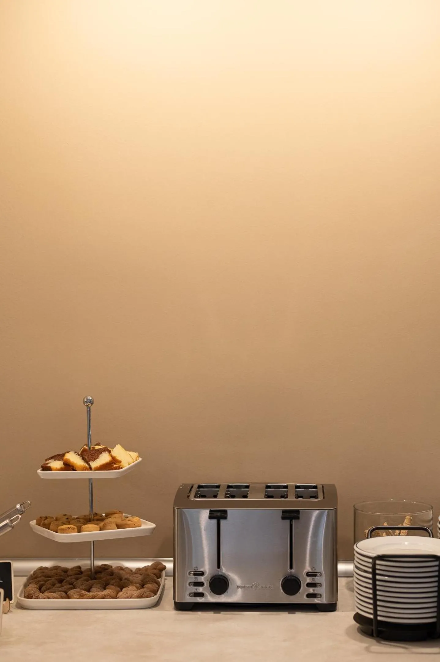 Restaurant/places to eat in Hotel Akropol