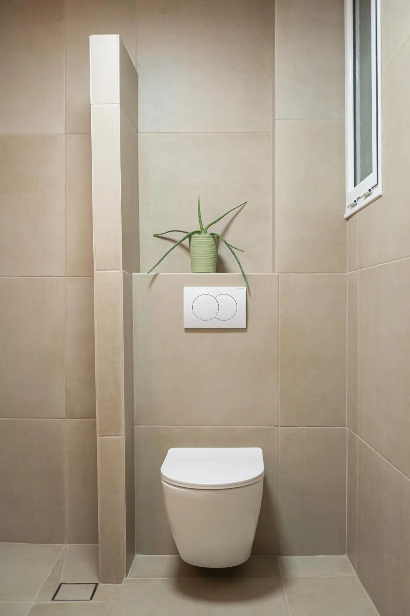 Shower in Hotel Akropol