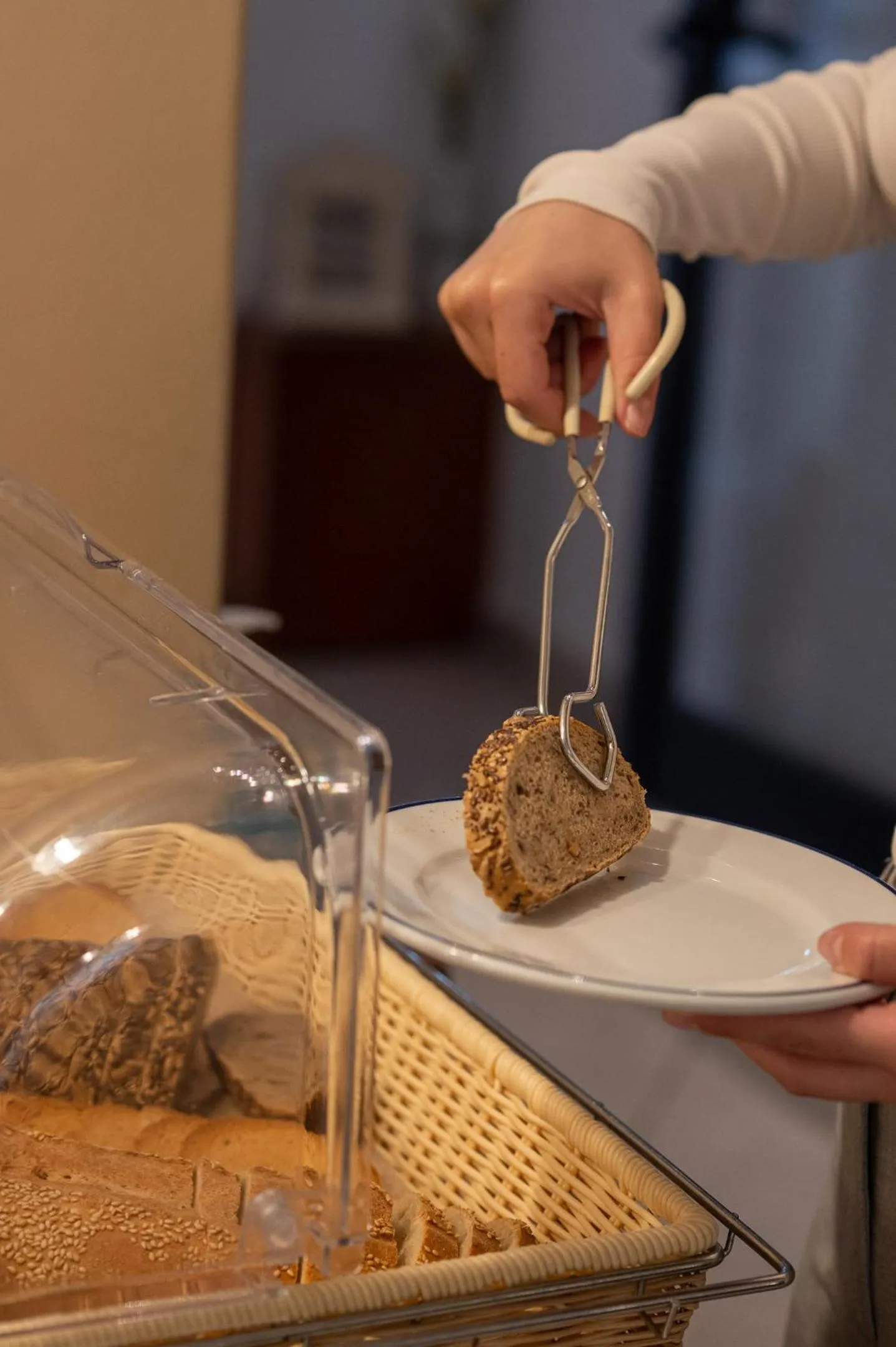 Restaurant/places to eat in Hotel Akropol