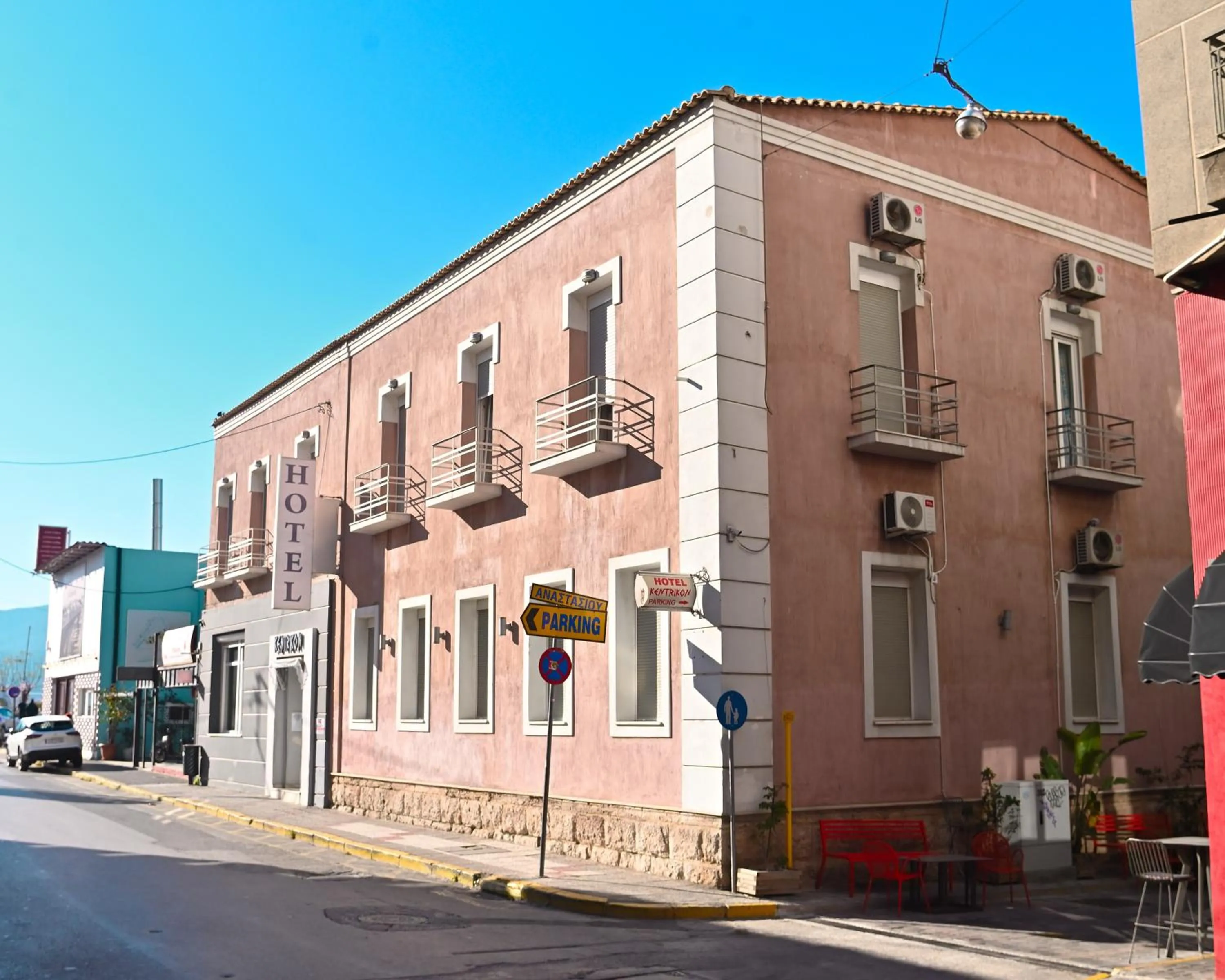 Property building in Kentrikon