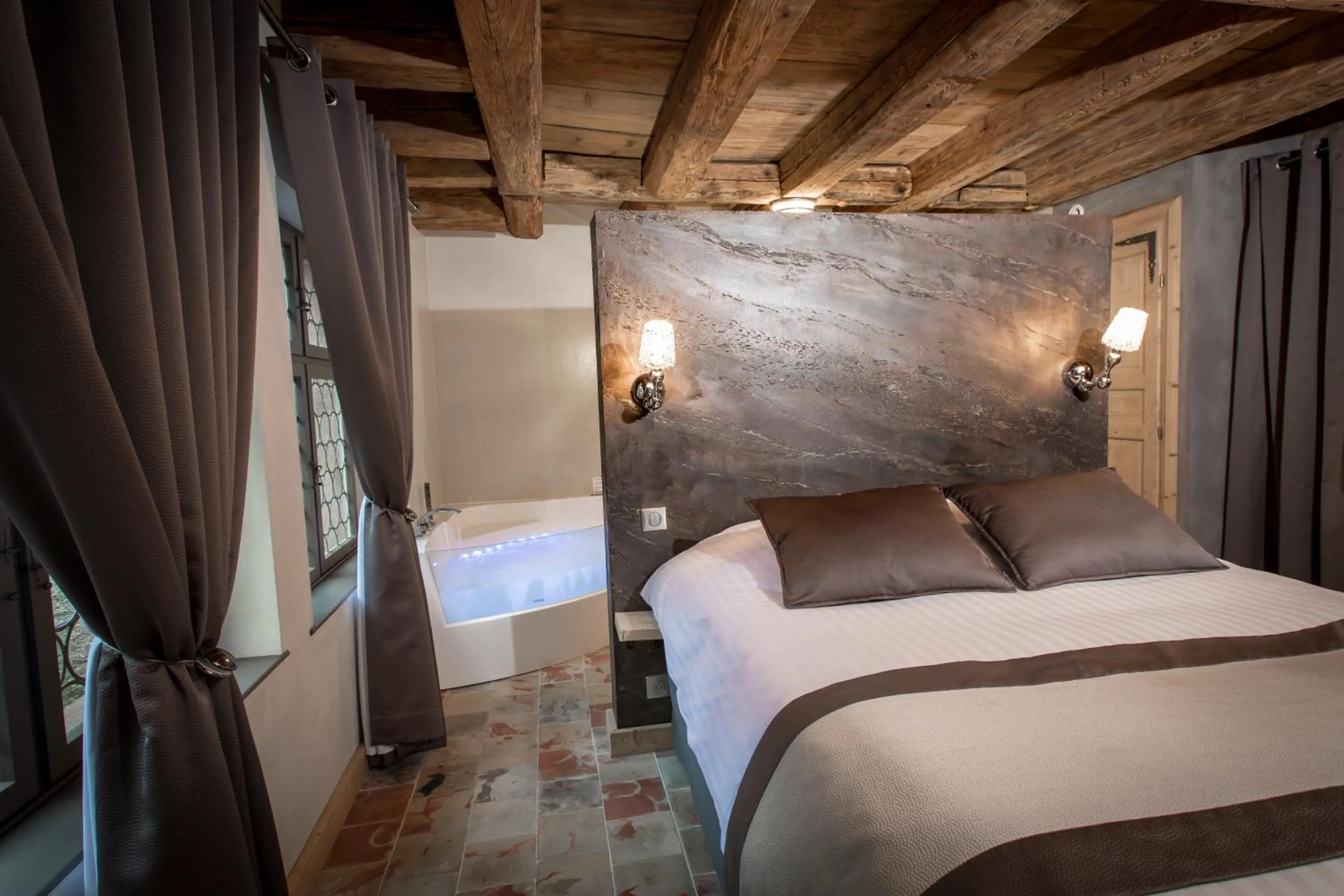 Bedroom, Bed in Le 1615 - Luxe et Spa