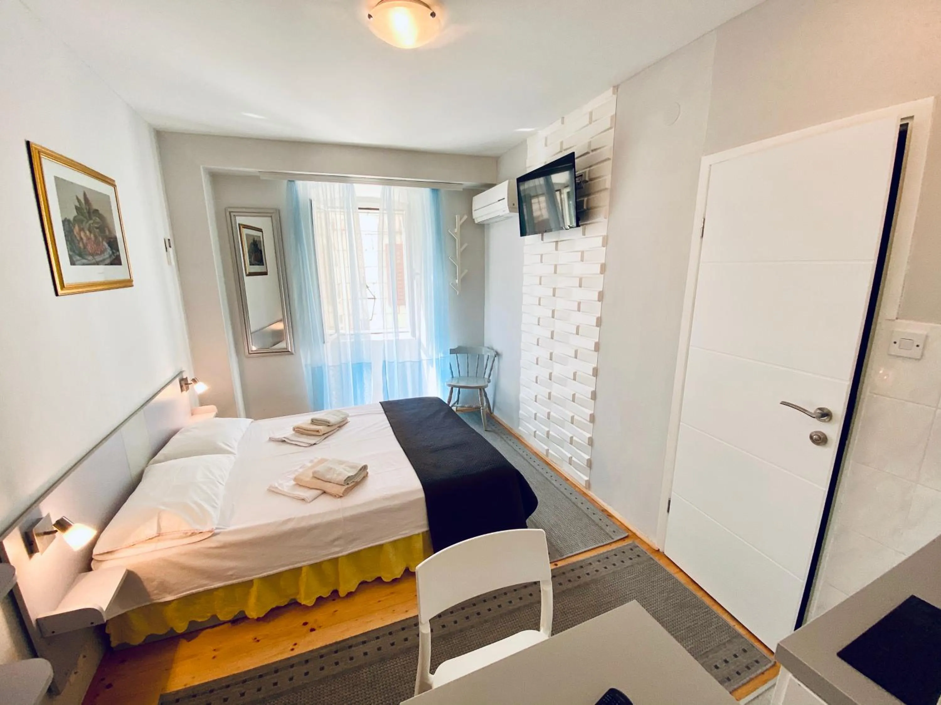 Bed in Komiza Provita Guesthouse