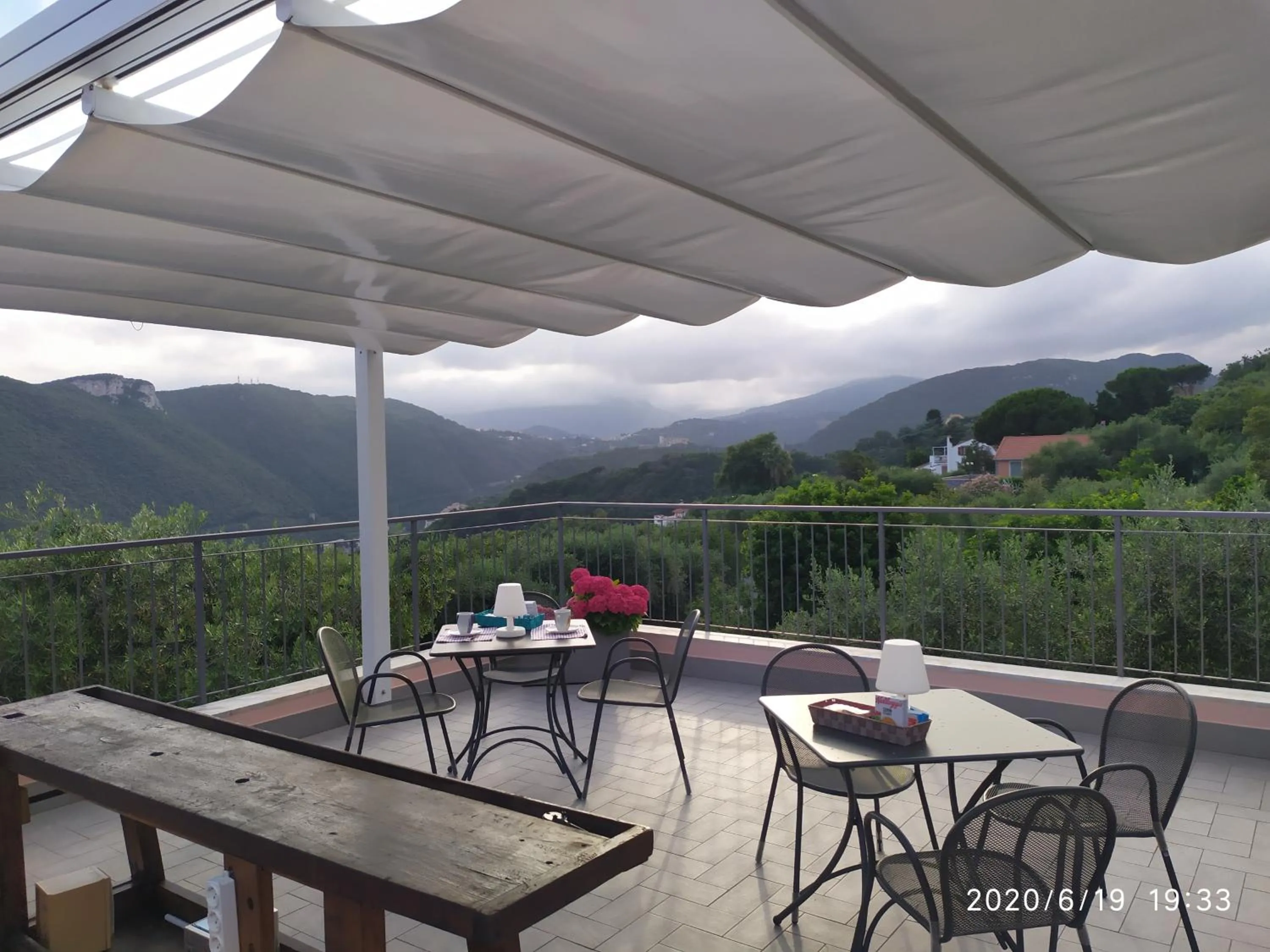 Balcony/Terrace in La vie est belle