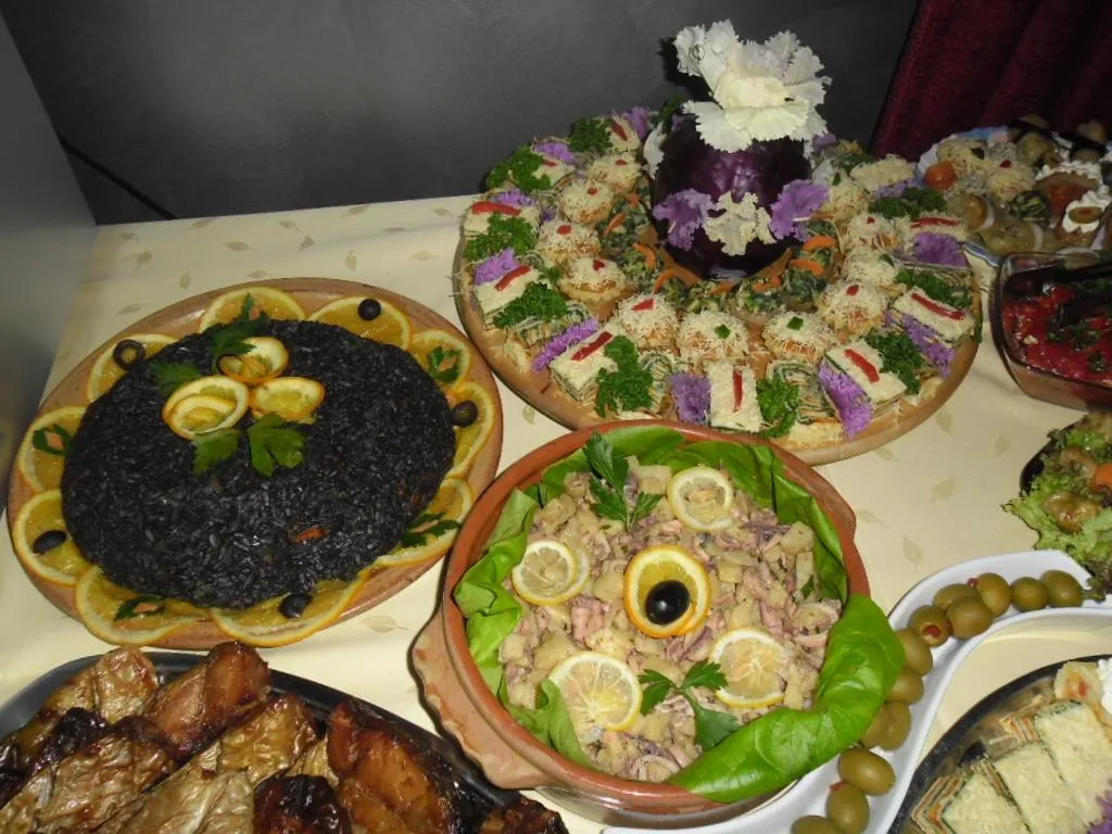 Restaurant/places to eat in Garni Hotel Lama