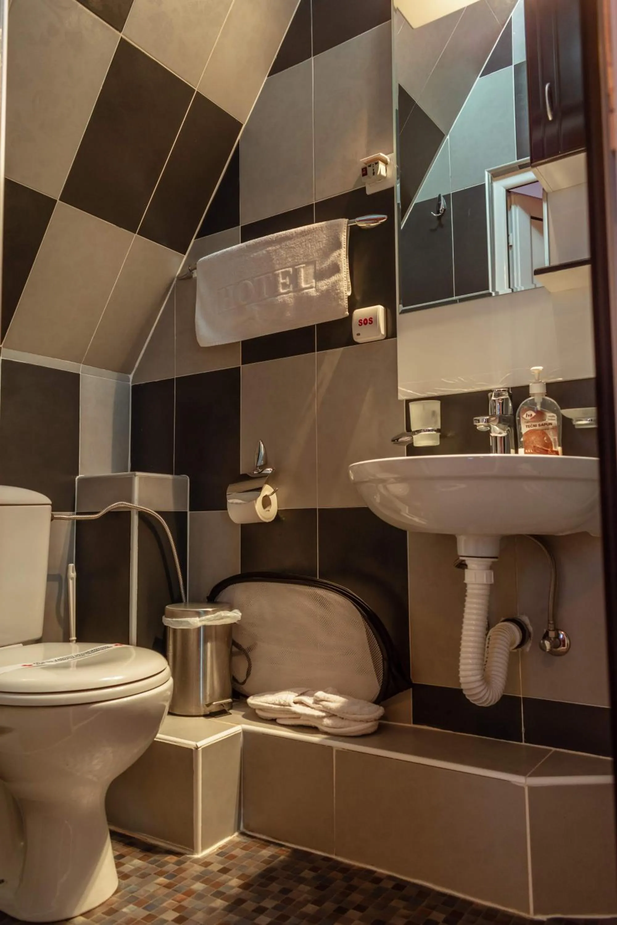 Toilet in Garni Hotel Lama