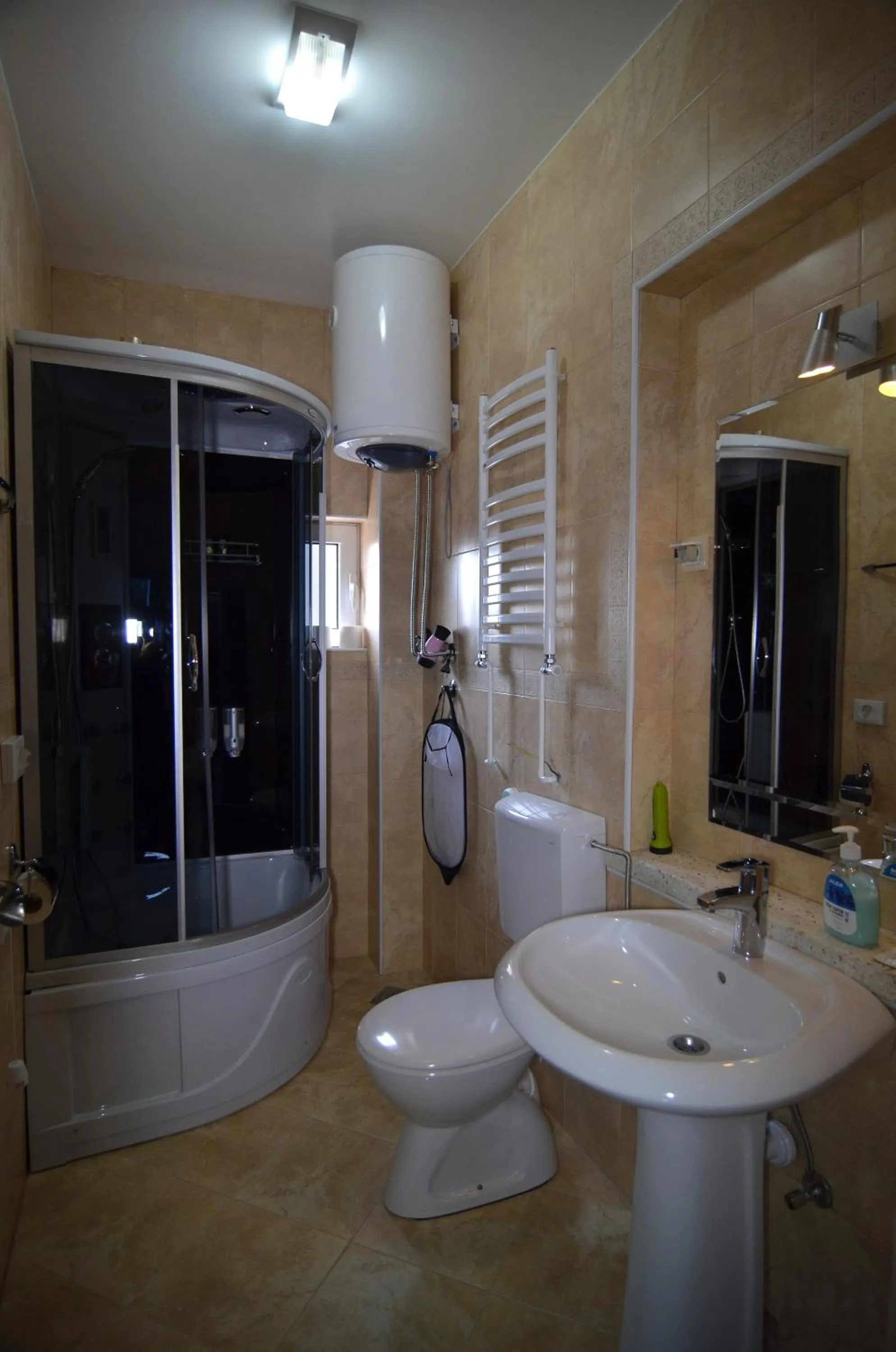 Shower in Garni Hotel Lama