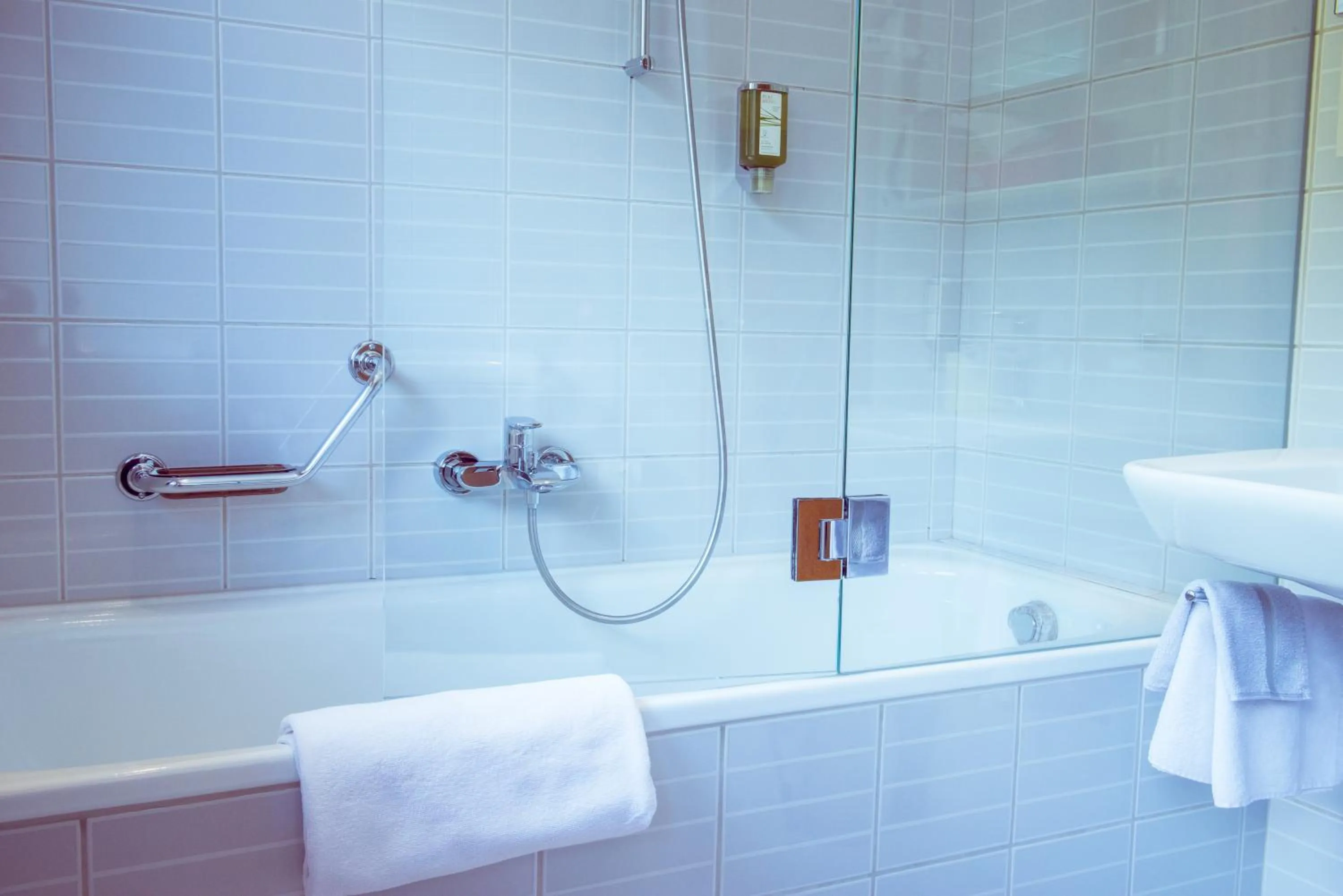 Bathroom in Hotel Weinstube