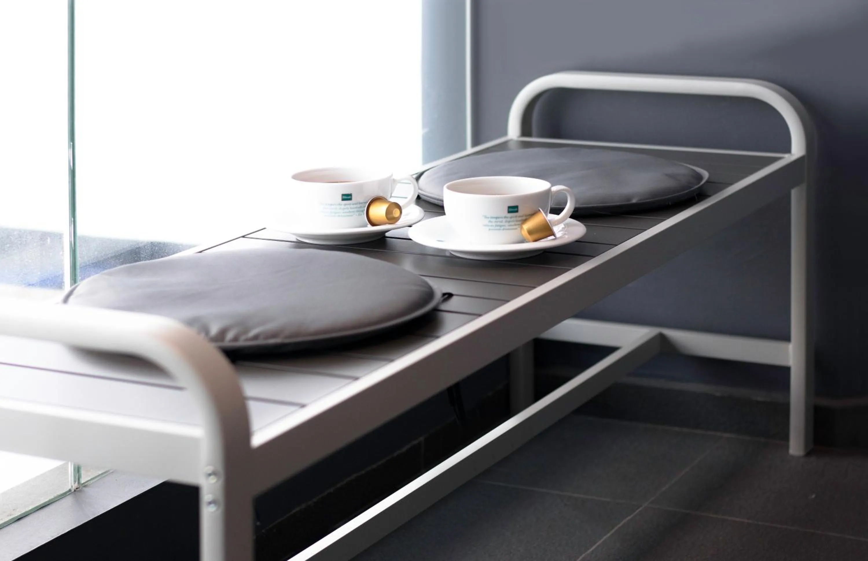 Coffee/tea facilities, Bed in Hotel NuVe Urbane