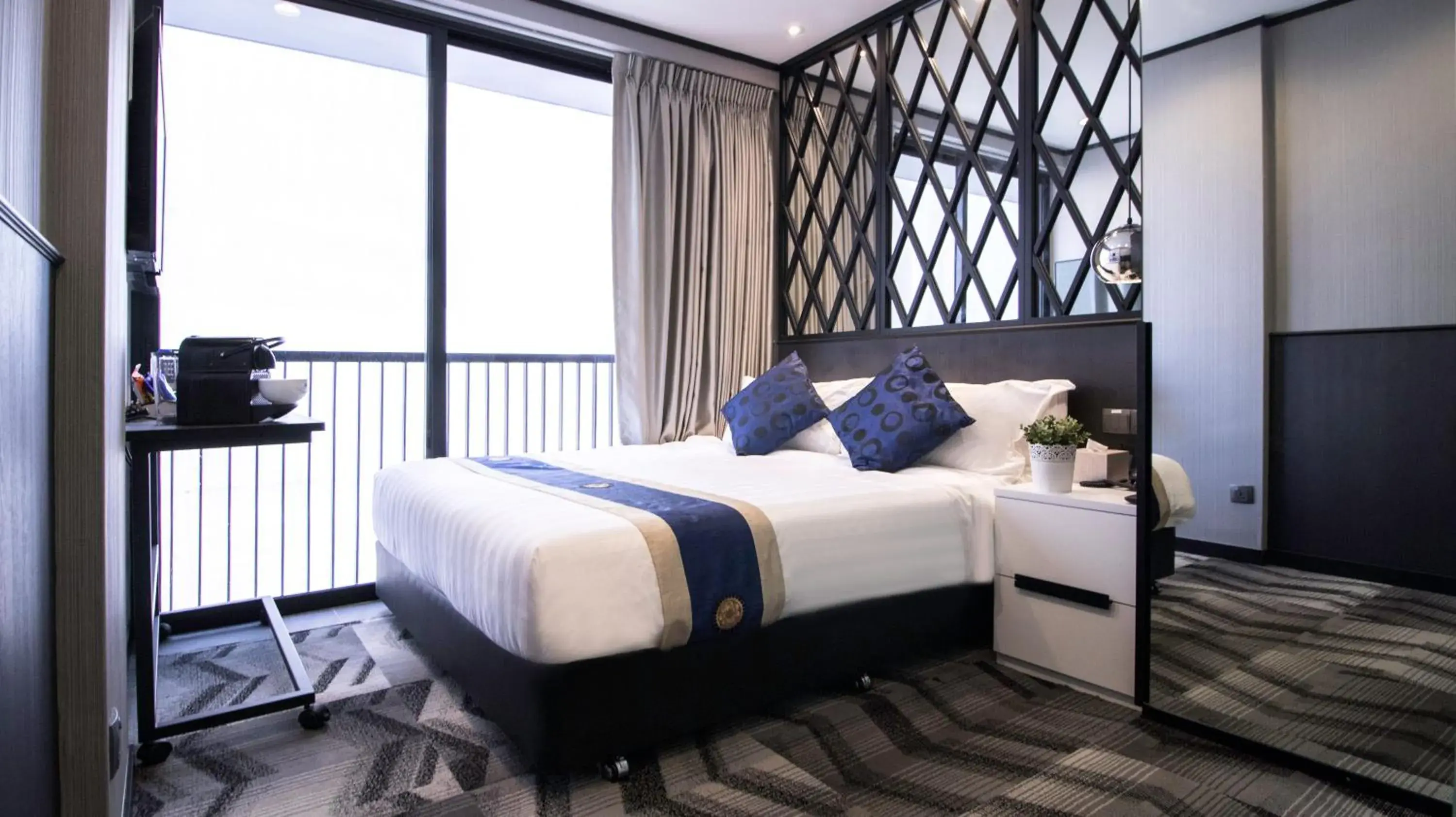 Deluxe Queen Room in Hotel NuVe Urbane Deluxe Queen Room in Hotel NuVe Urbane