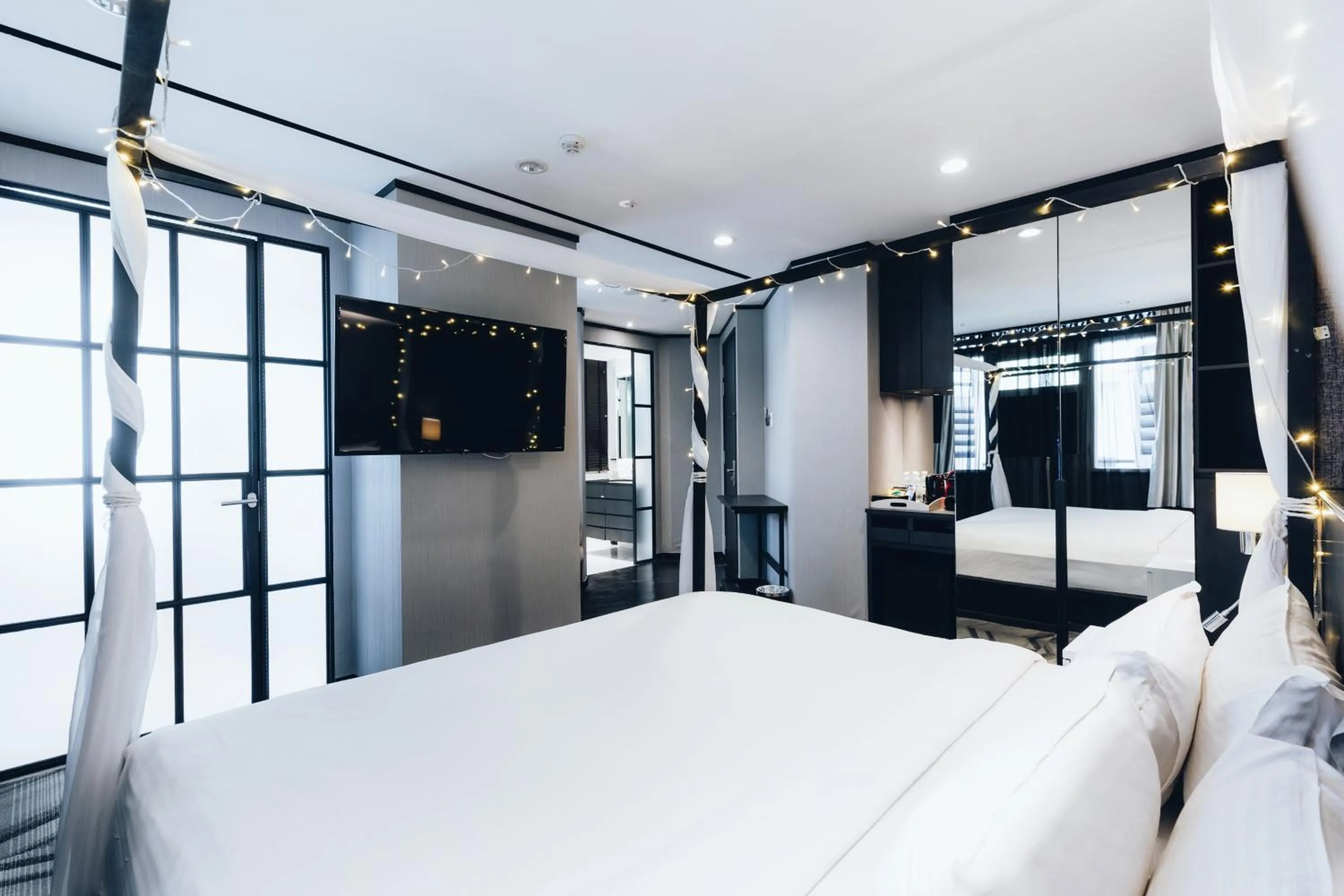 Bedroom, Bed in Hotel NuVe Urbane