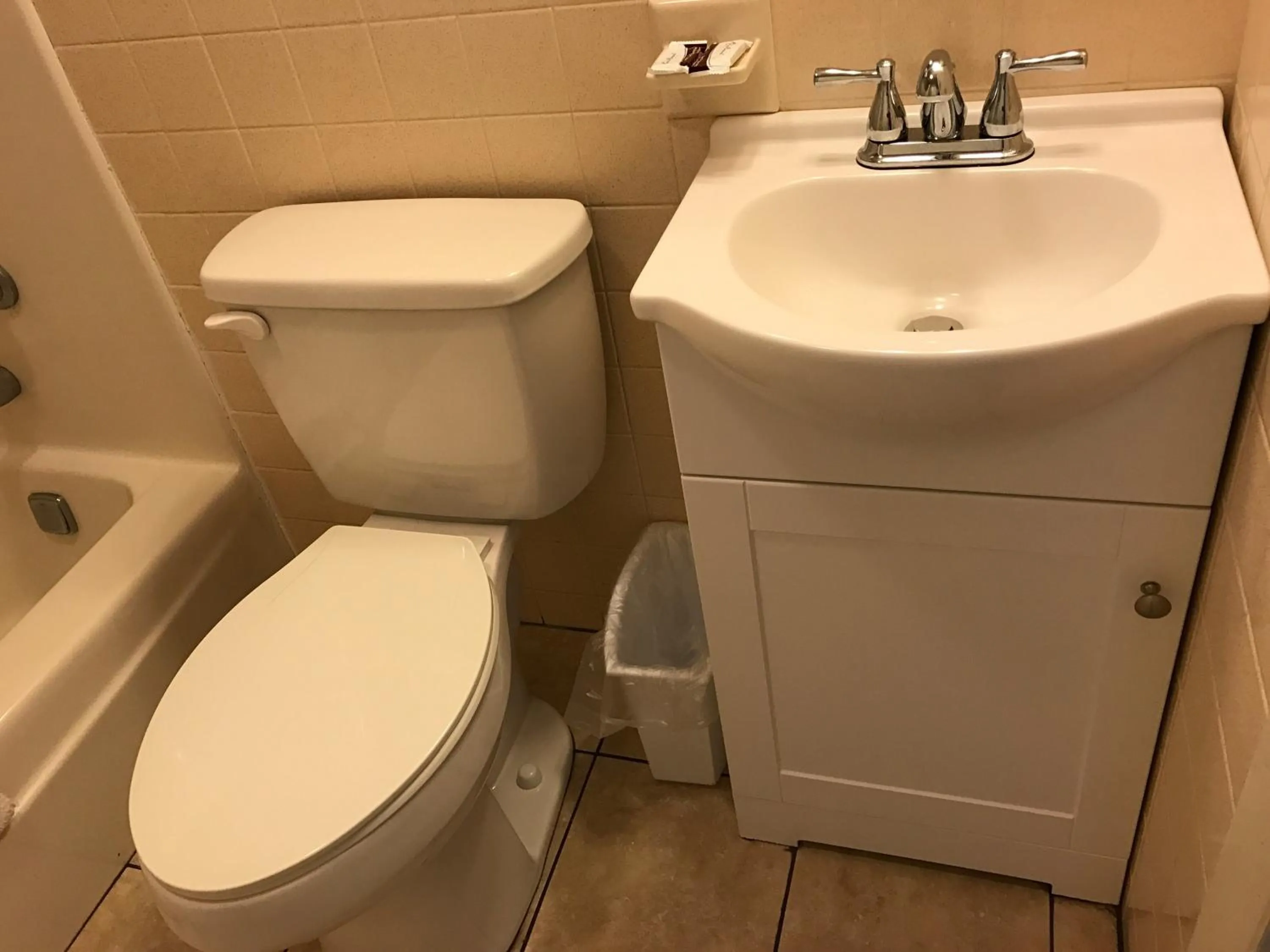 Bathroom in Blue Note Motor Inn