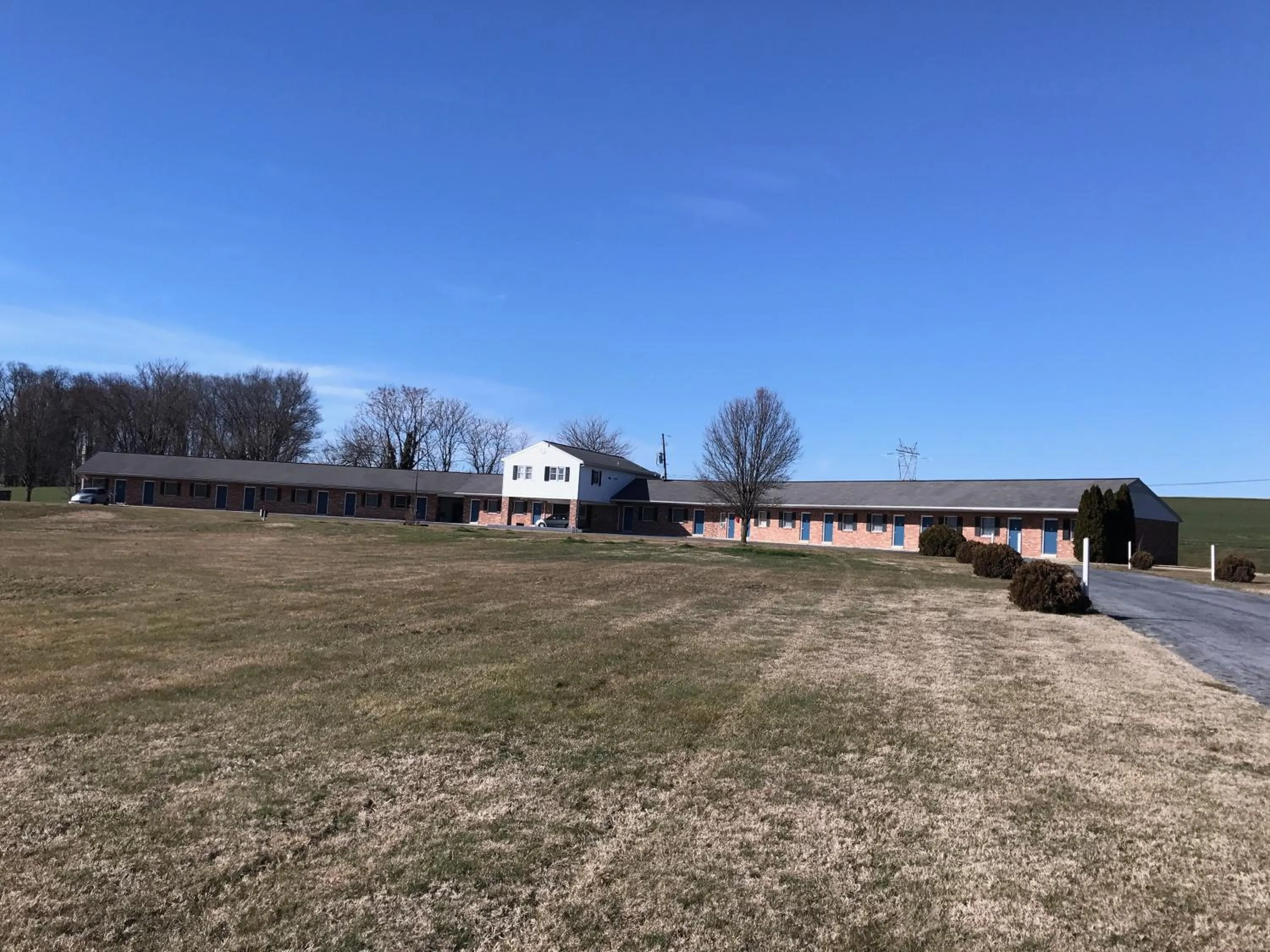 Property building in Blue Note Motor Inn