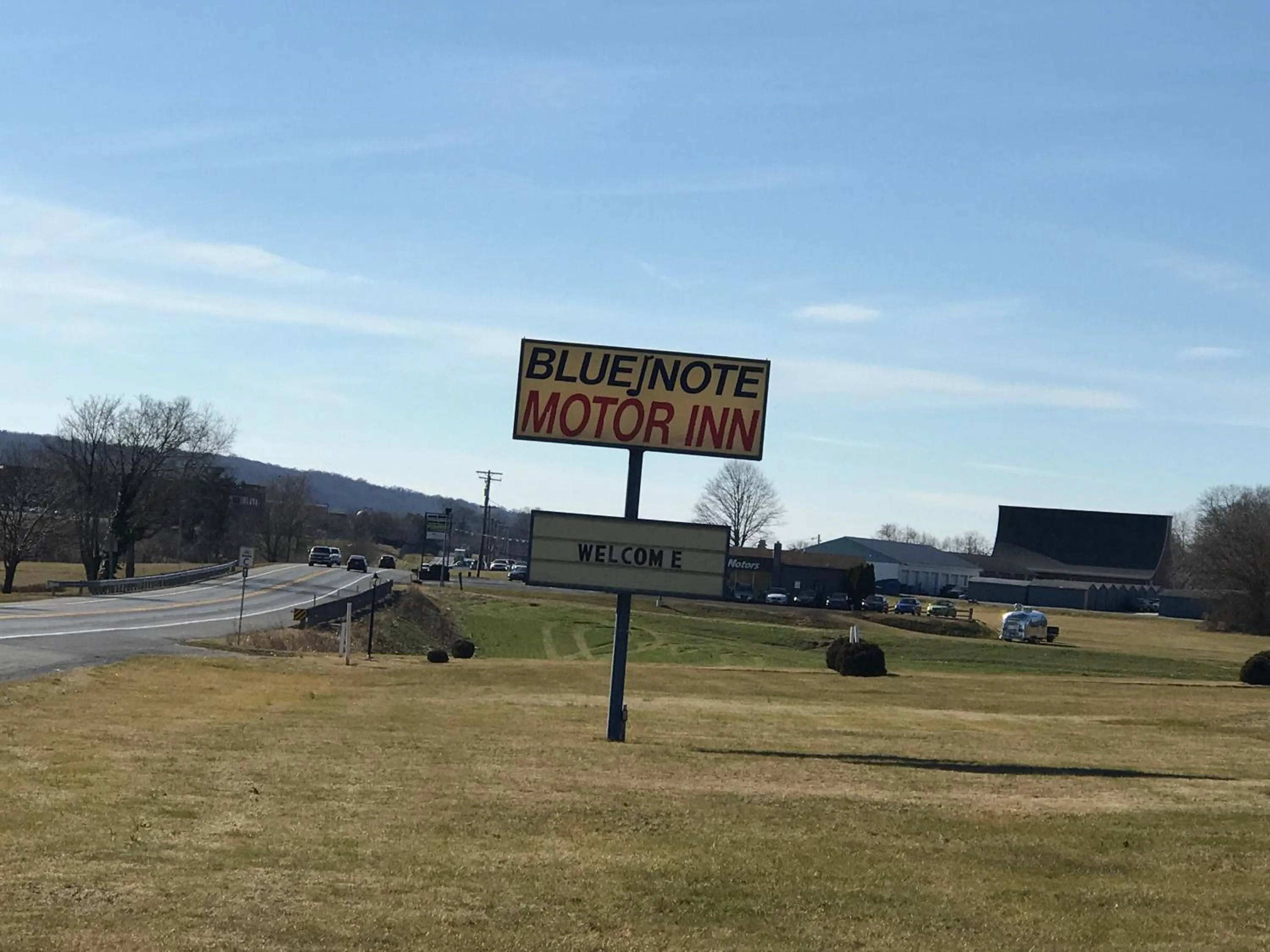 Property logo or sign in Blue Note Motor Inn