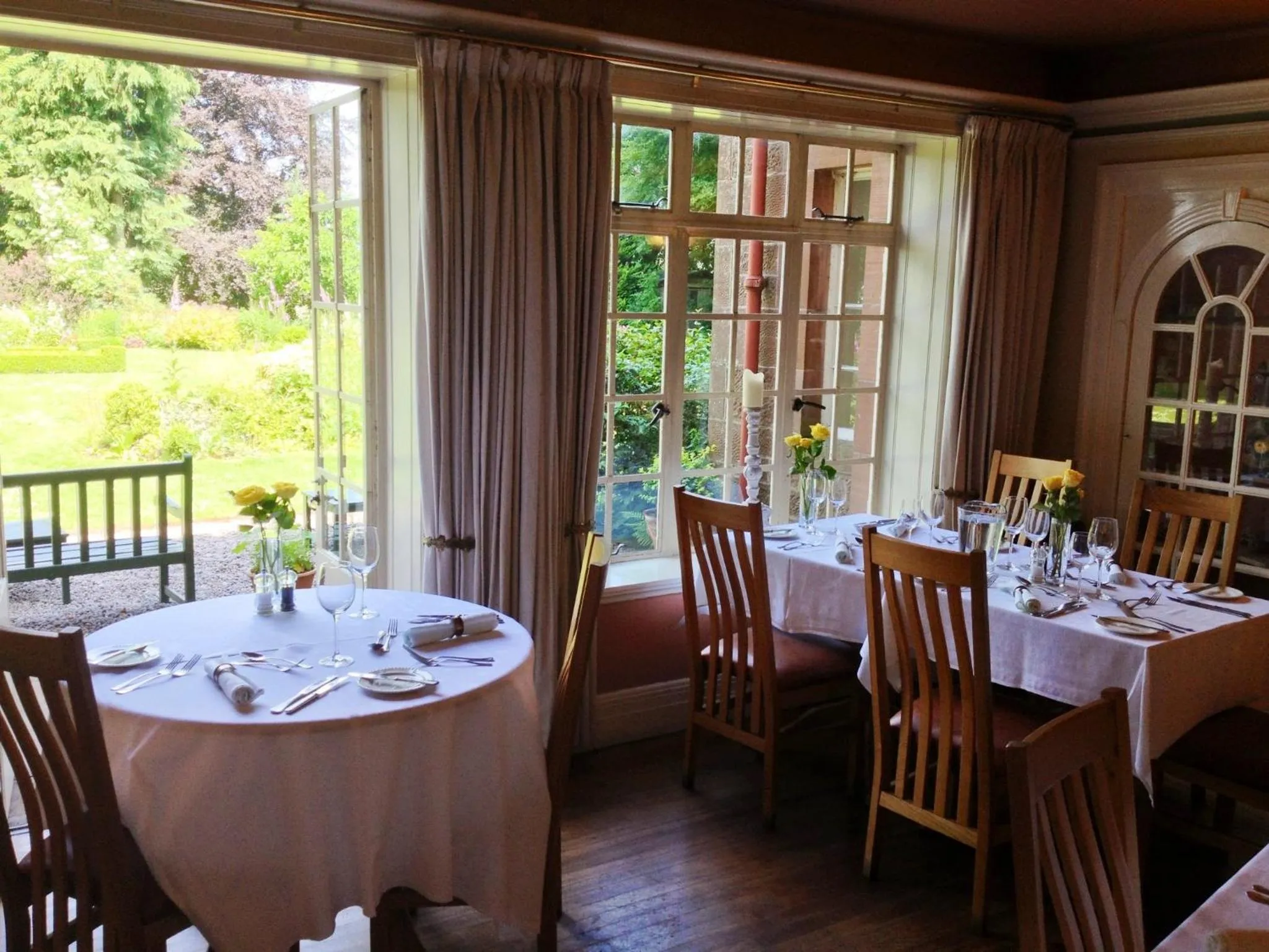 Restaurant/places to eat in Trigony Hotel and Garden Spa