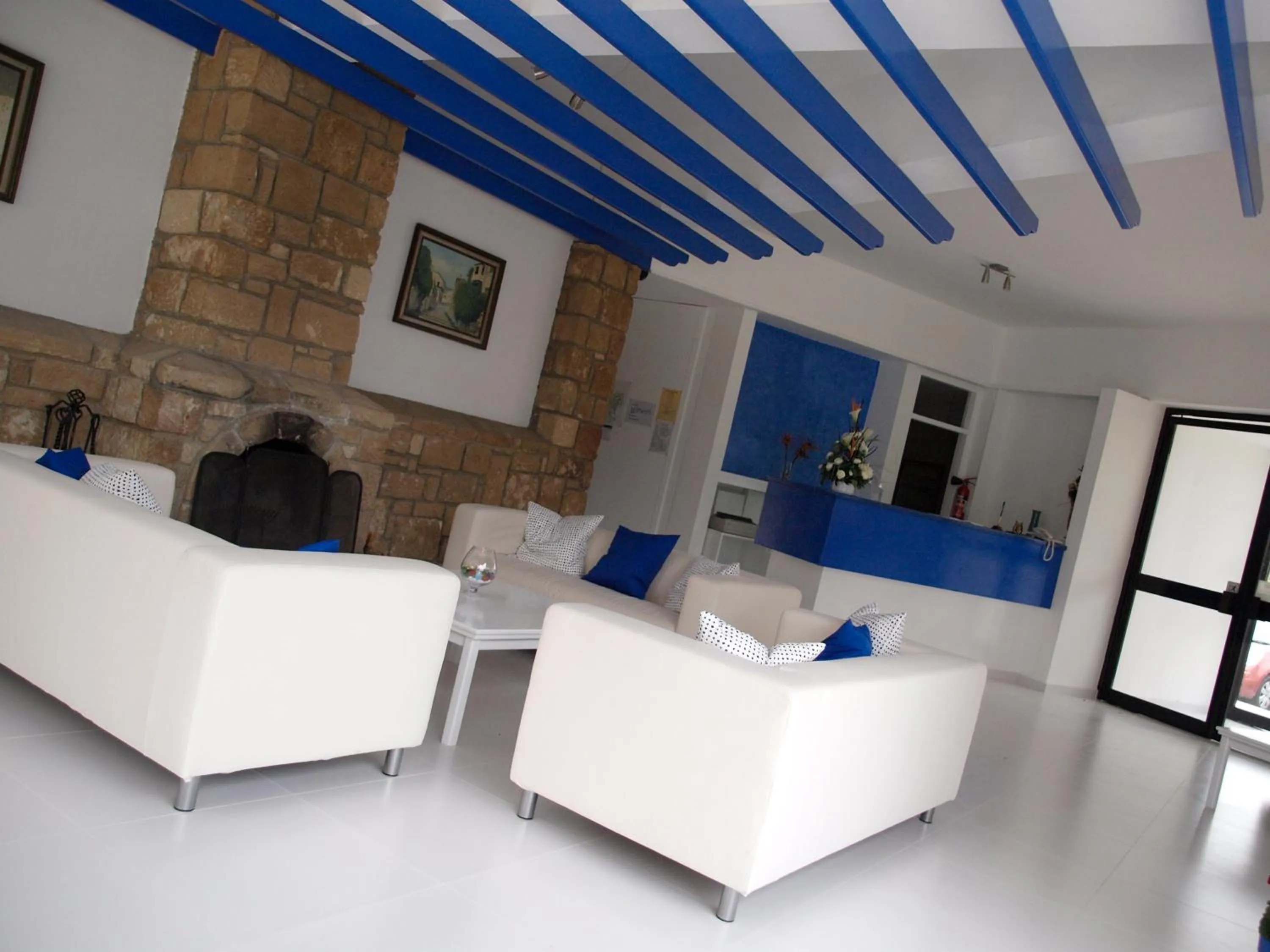 Lobby or reception in Hilltop Gardens Hotel Apartments