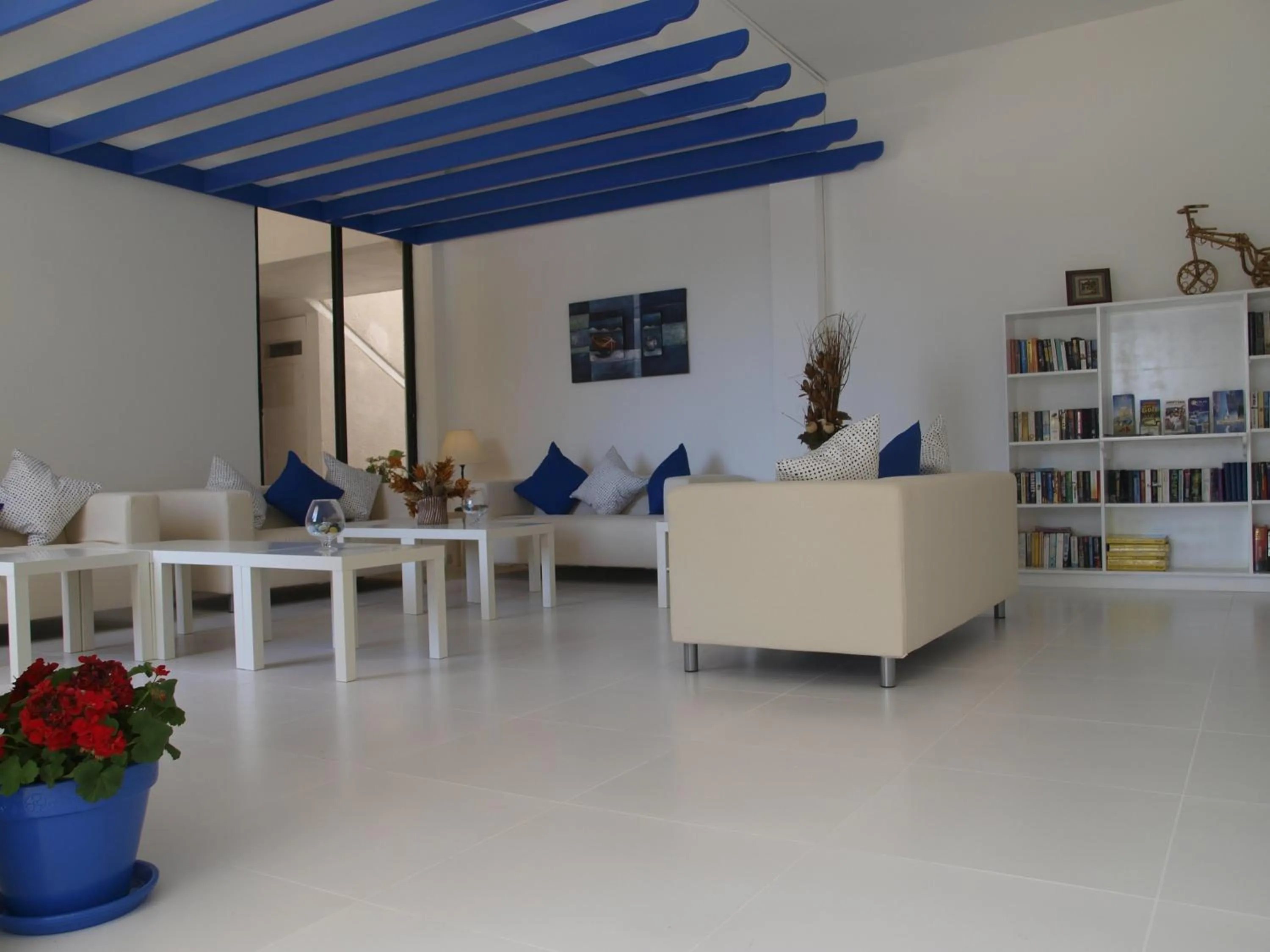 Library in Hilltop Gardens Hotel Apartments