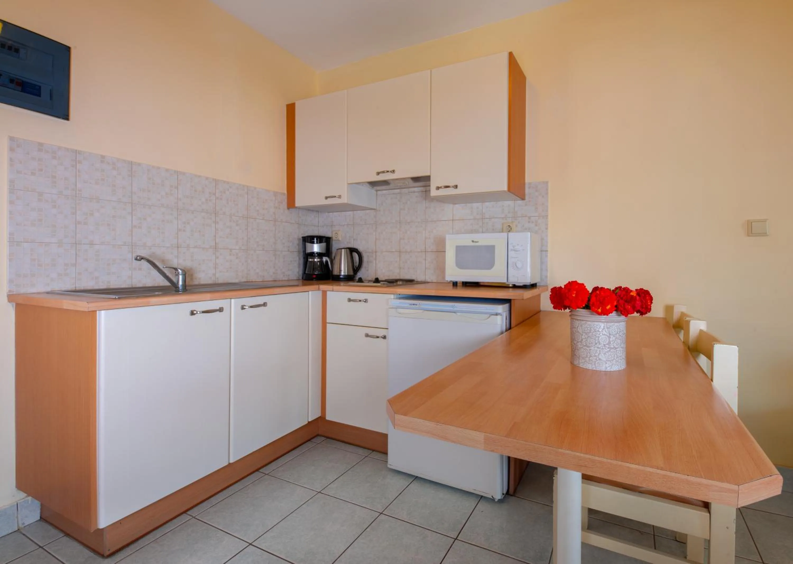 Coffee/tea facilities in Pavlos Hotel