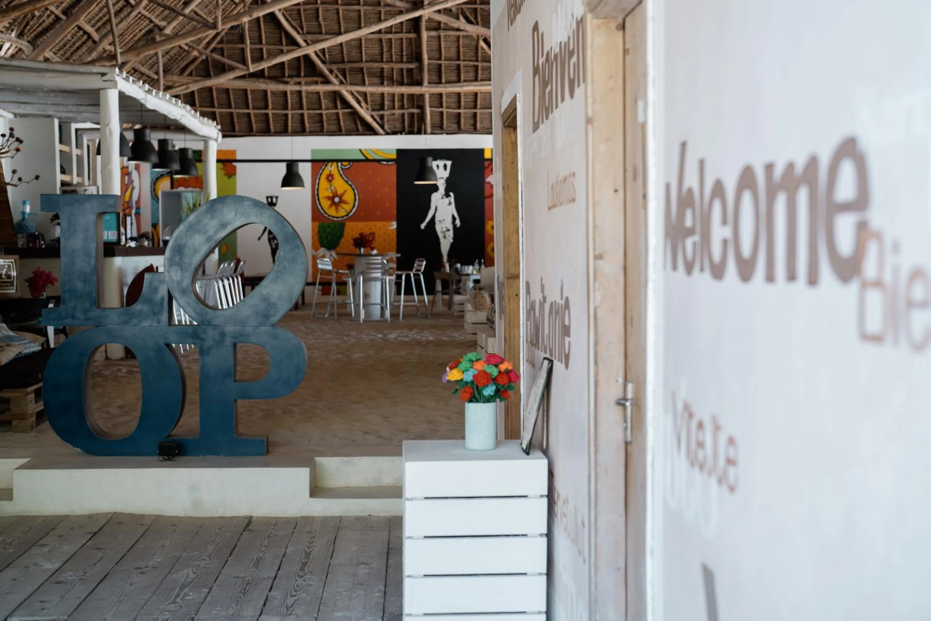 Lounge or bar in The Loop Beach Resort