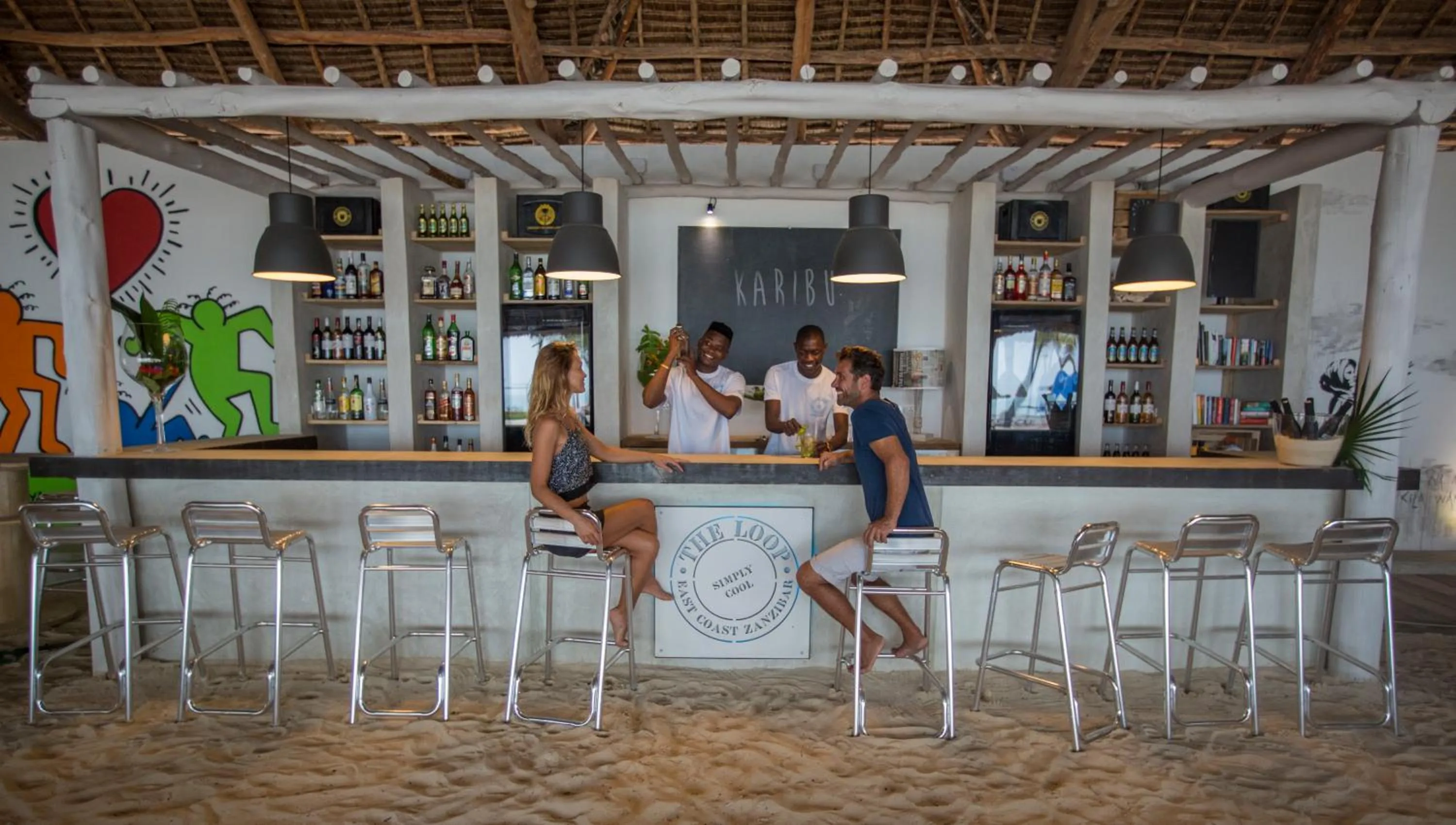 Lounge or bar in The Loop Beach Resort