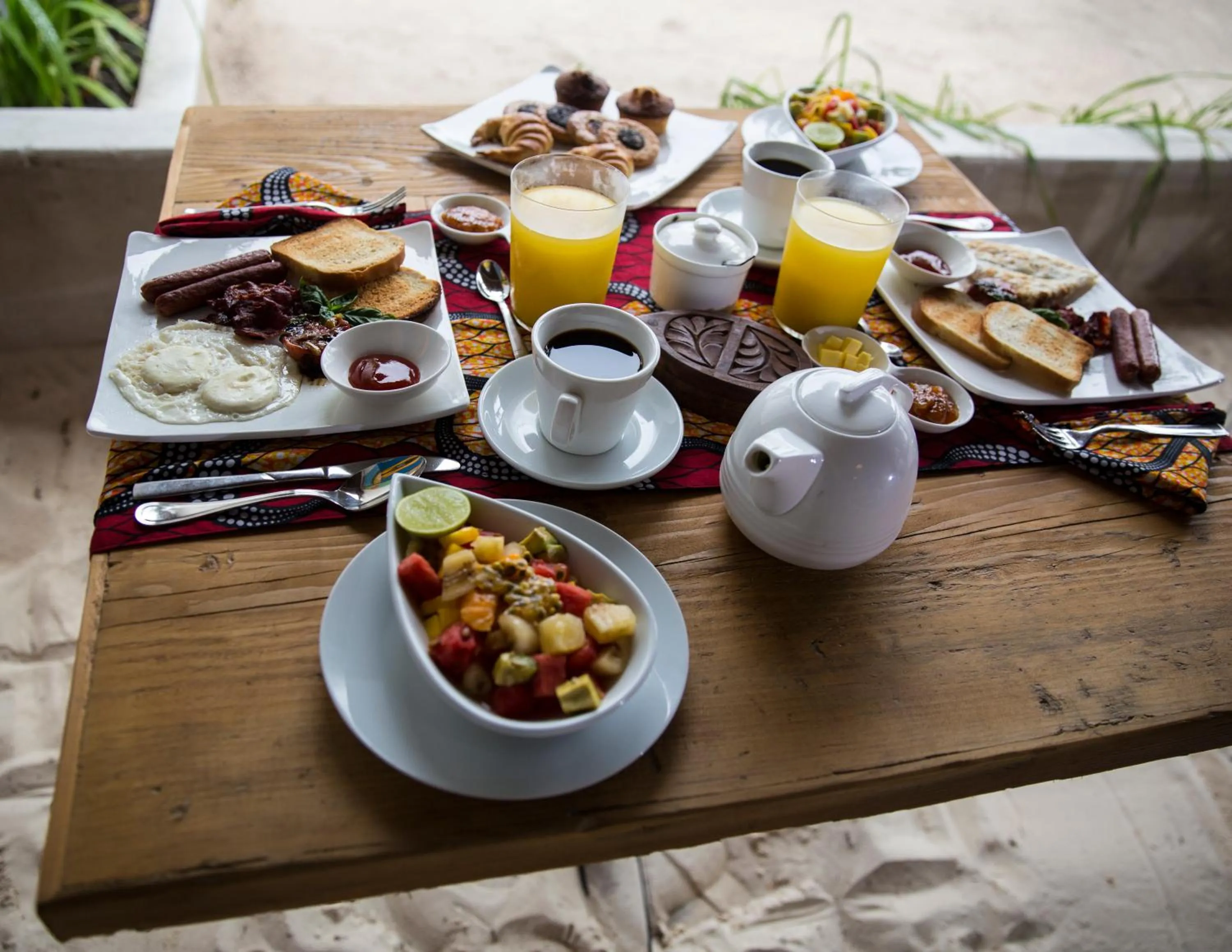 Breakfast in The Loop Beach Resort