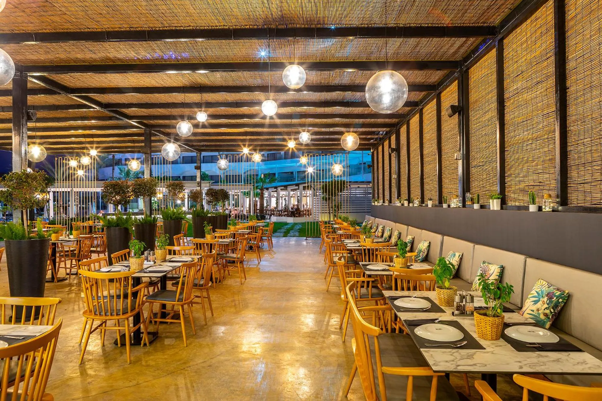 Restaurant/places to eat in Crystal Springs Beach Hotel